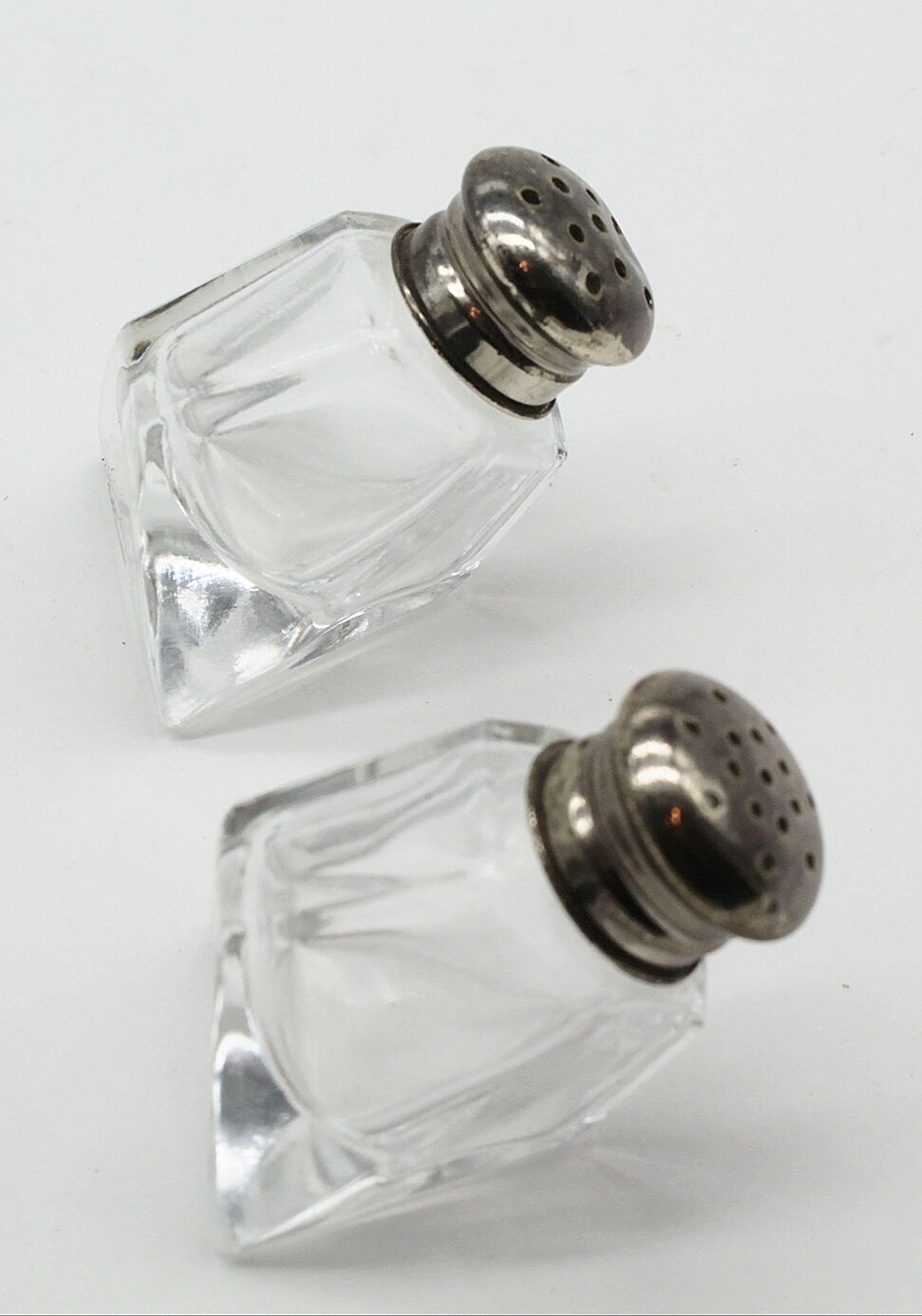 Pepper and salt glass