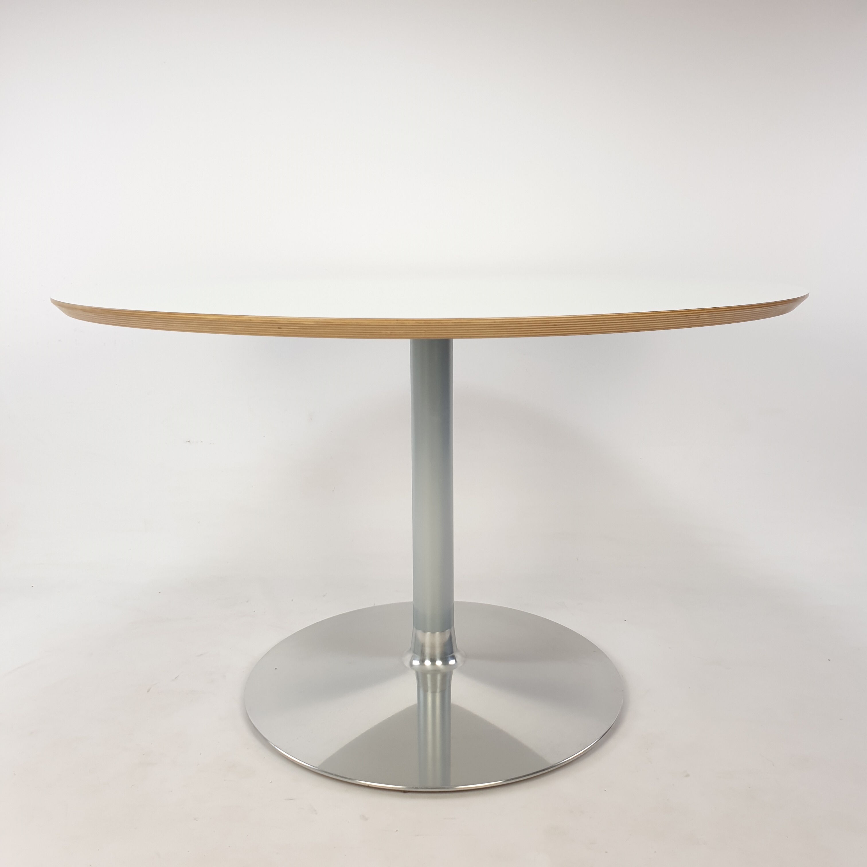 Round dining table by Pierre Paulin for Artifort, 1980