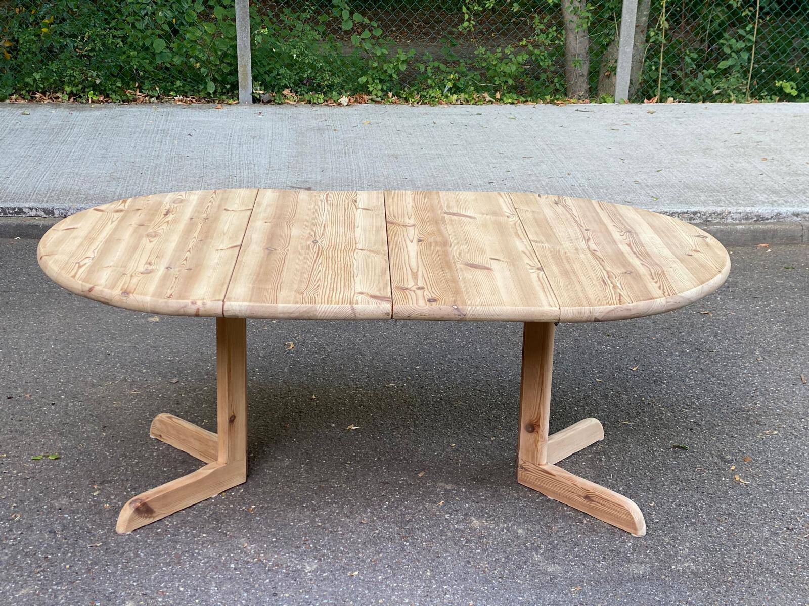 Table à manger ronde décapée extensible Rainer Daumiller Hirtshals Sawaerk