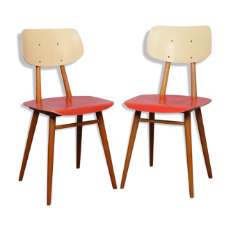 Paire de chaises rouges pour le fabricant Ton, 1960