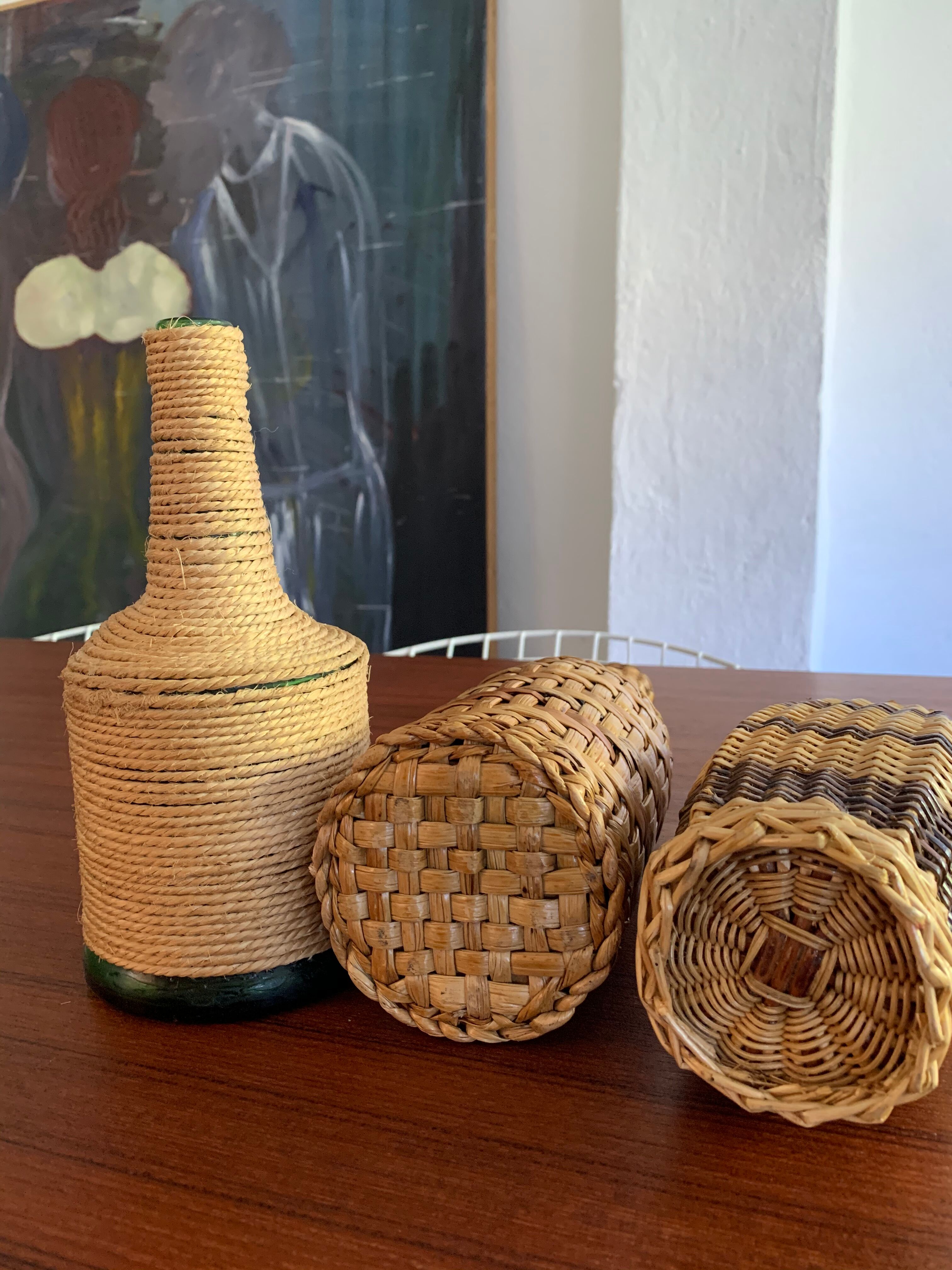 Trio de bouteilles vintage corde et osier