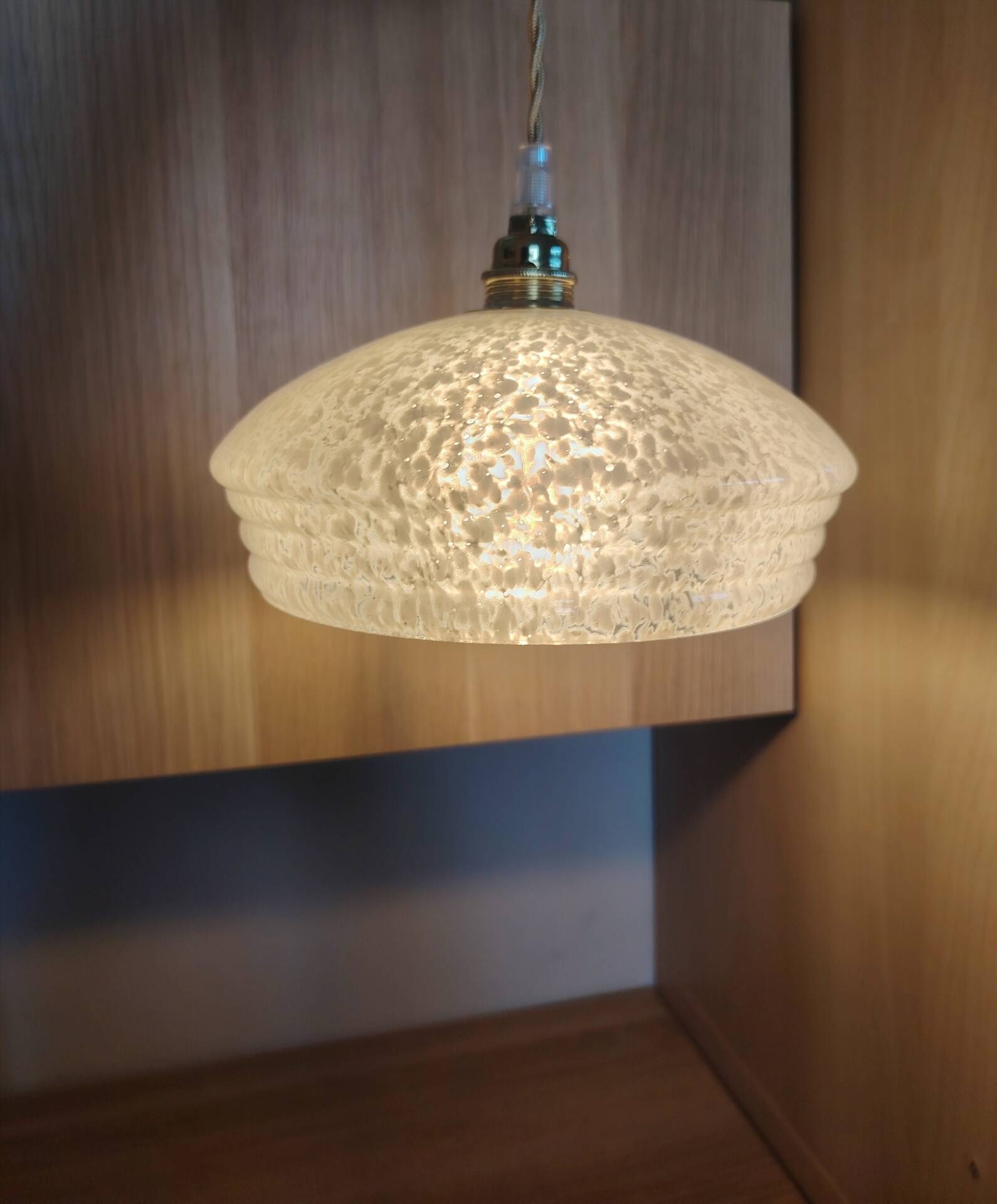 White Clichy glass suspension