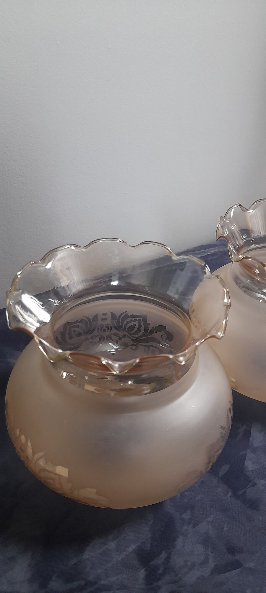 Art deco tulip lampshade in frosted amber glass, serigraphed