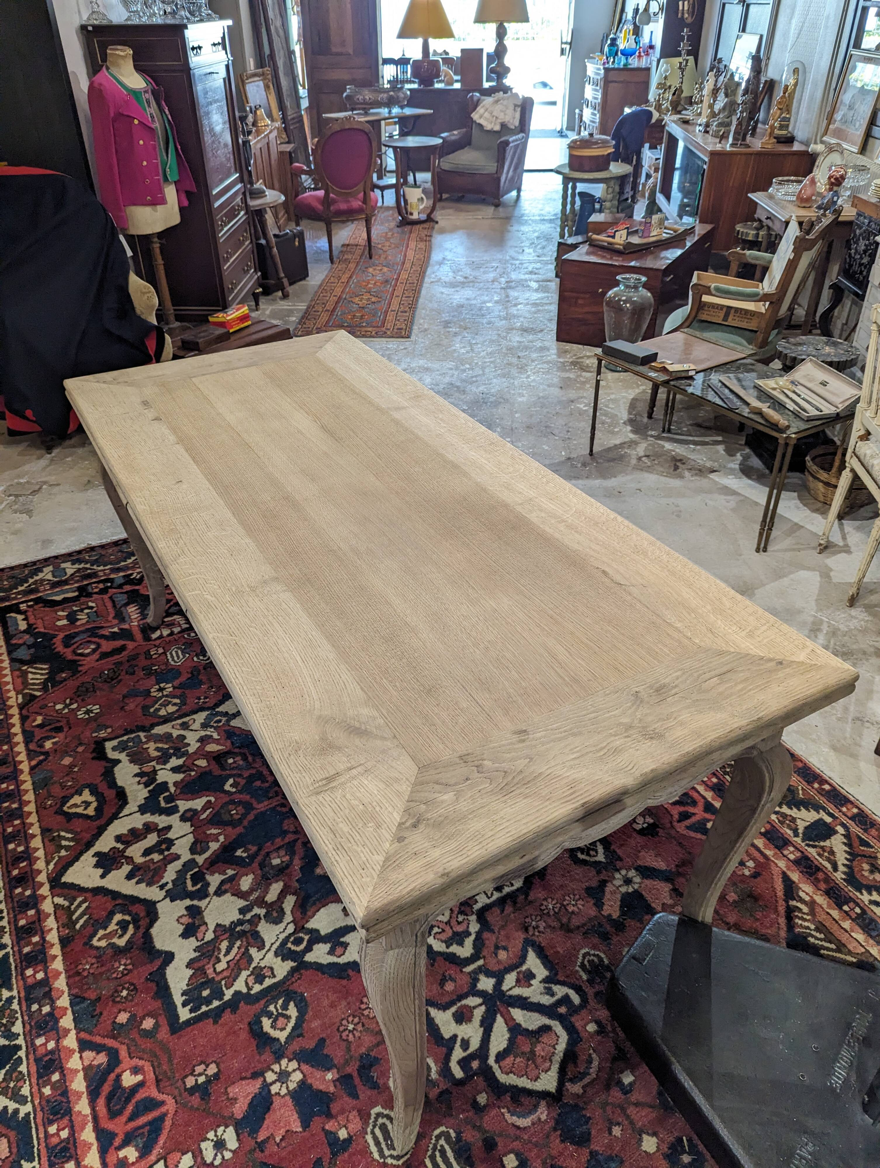 Table de ferme de style louis XV