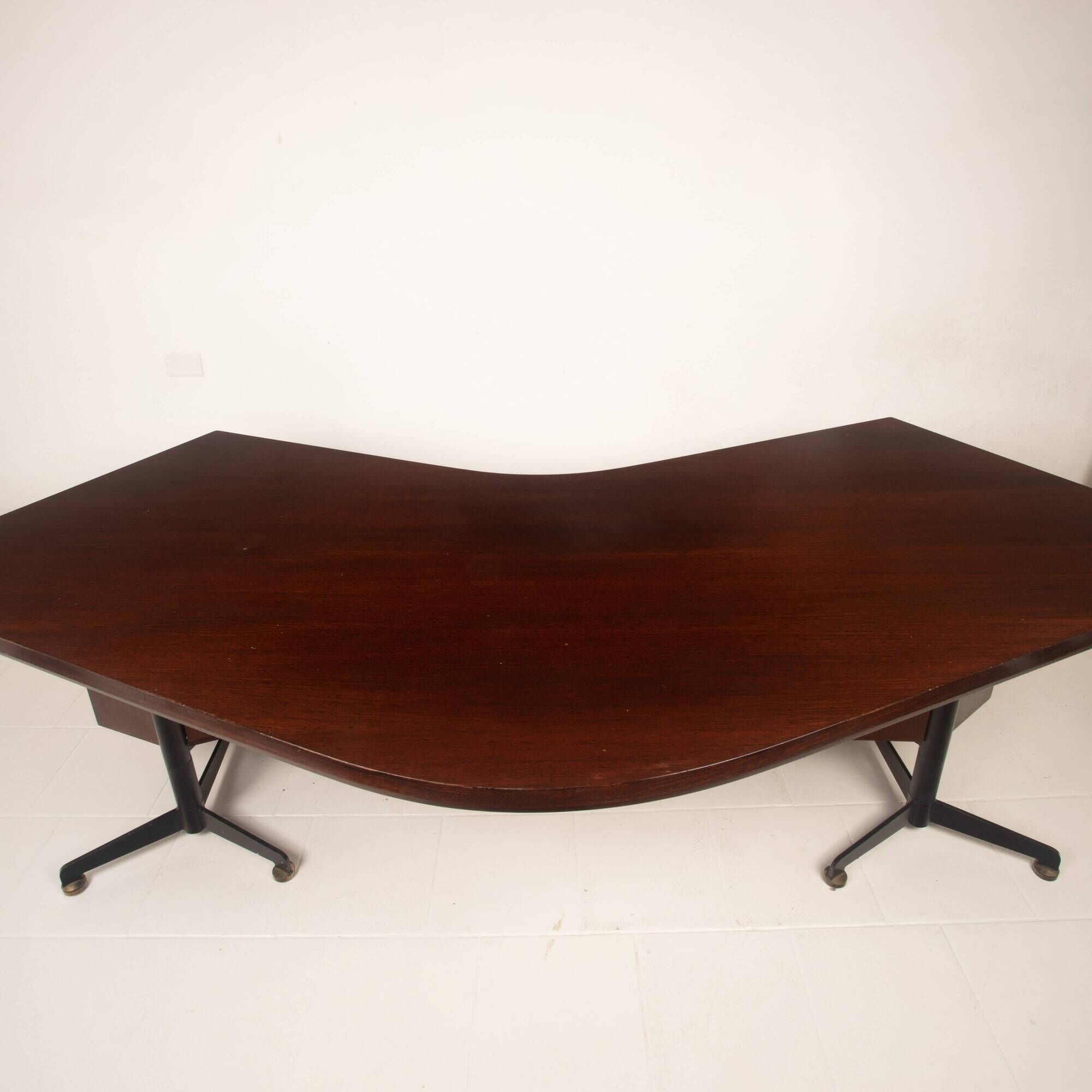 T96 Rosewood Boomerang Desk by Osvaldo Borsani for Tecno, First Edition, 1950