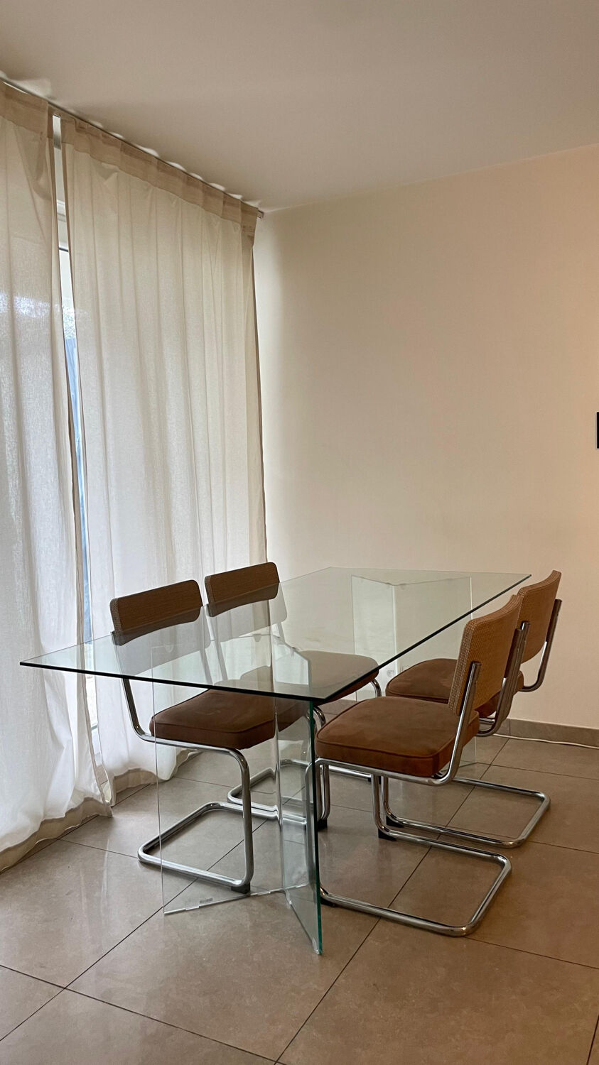 Design glass dining table & 4 vintage 70s/80s style chairs