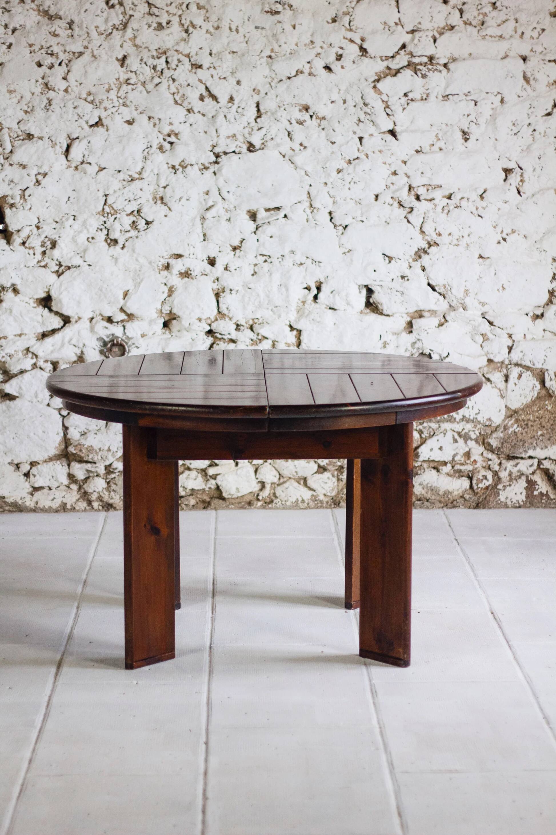 Extendable table and 5 chairs by Silvio Coppola, 1970.