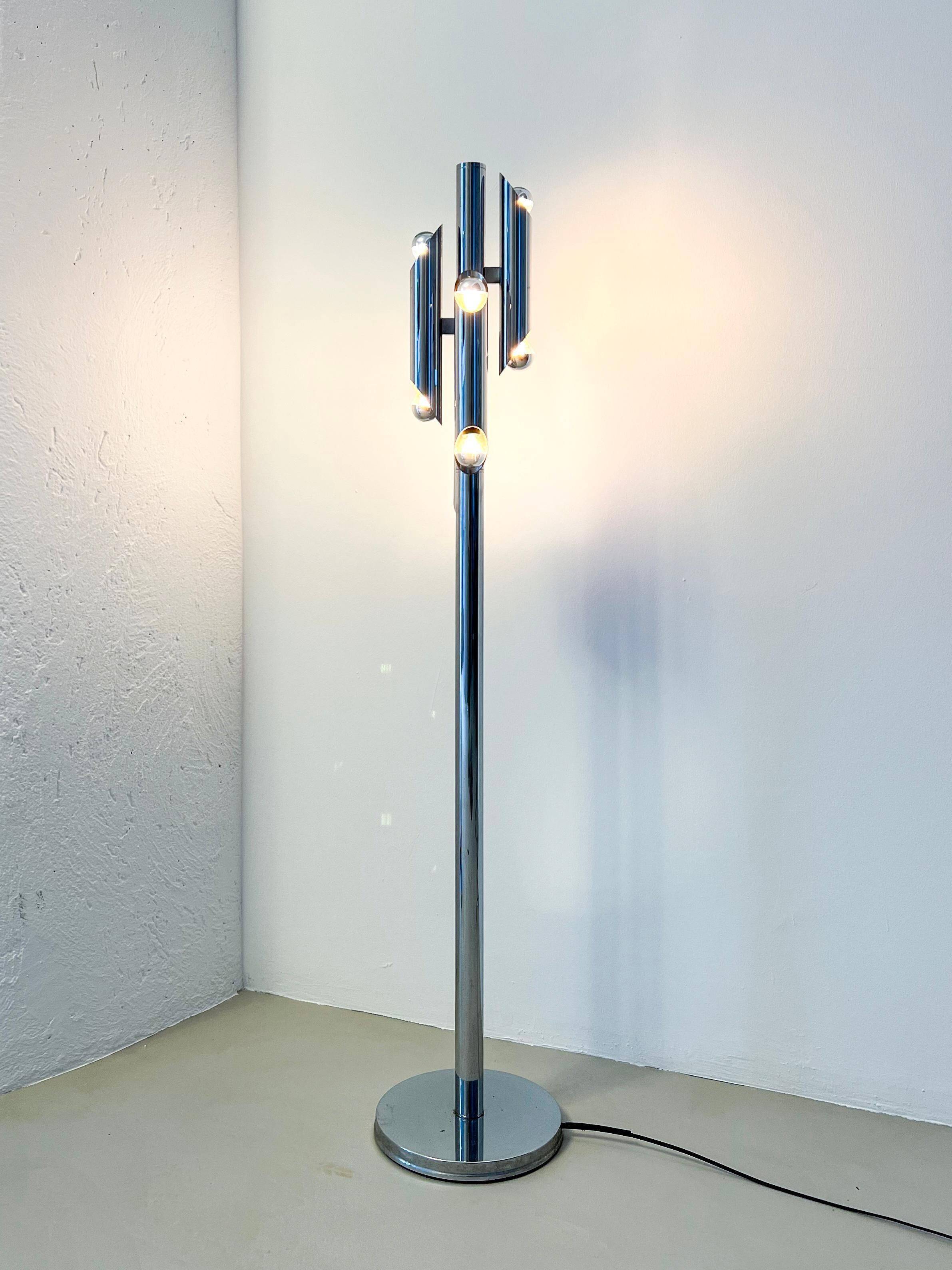 Sculptural tubular floor lamp in chrome metal, Space Age, Reggiani style