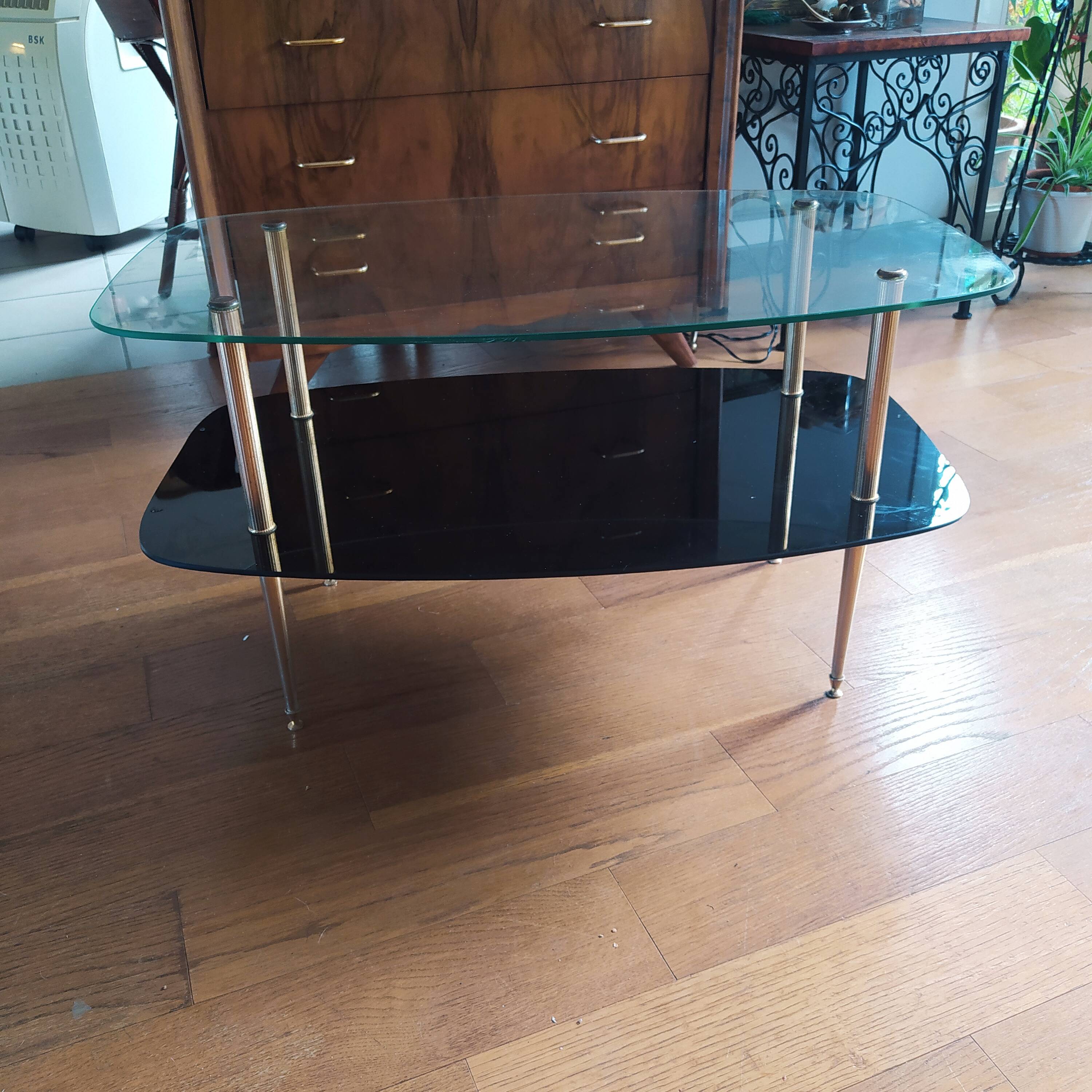 1960 cocktail coffee table with two trays and brass legs