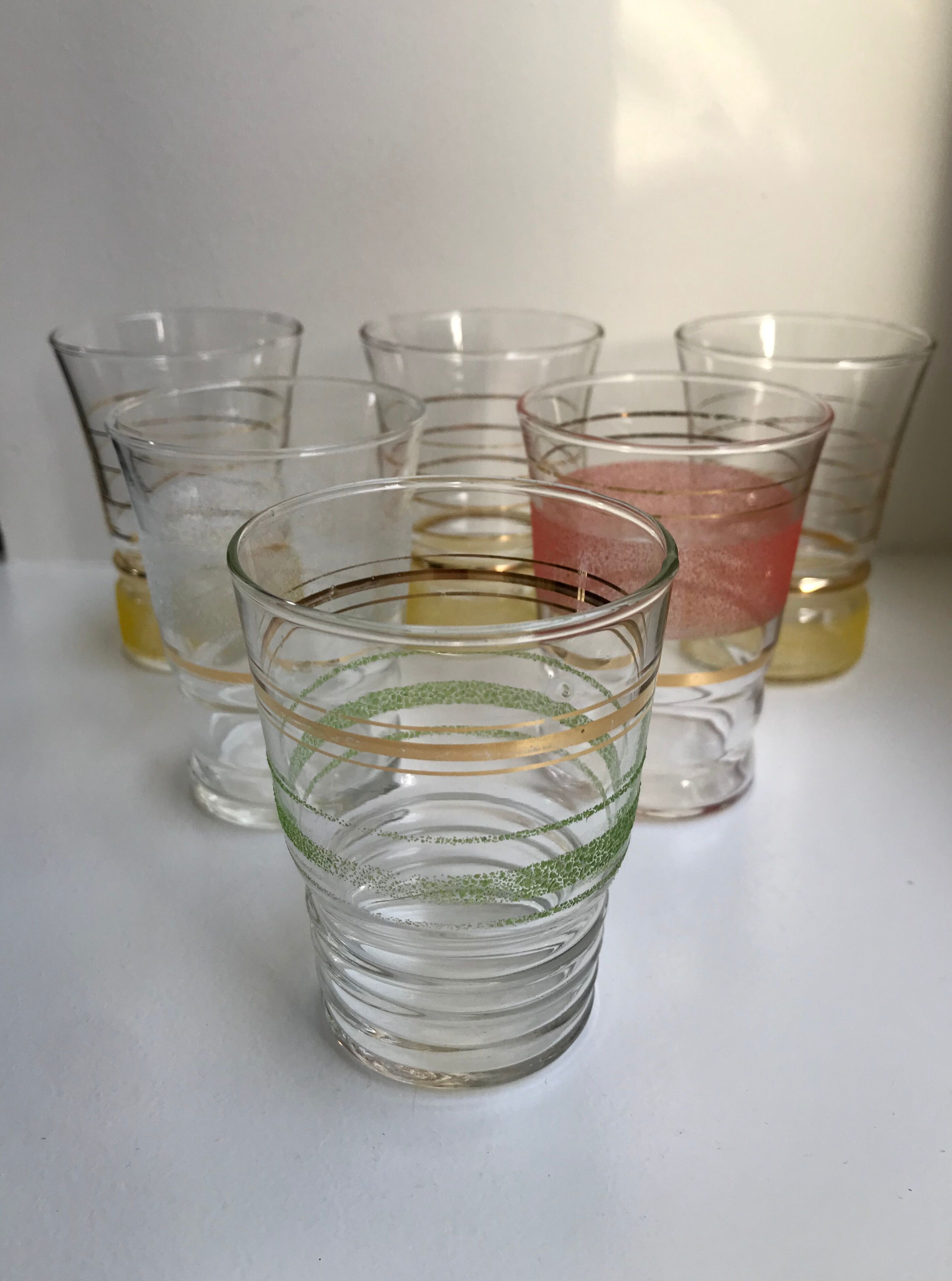 ensemble de 6 verres à eau granité colorés années 1960