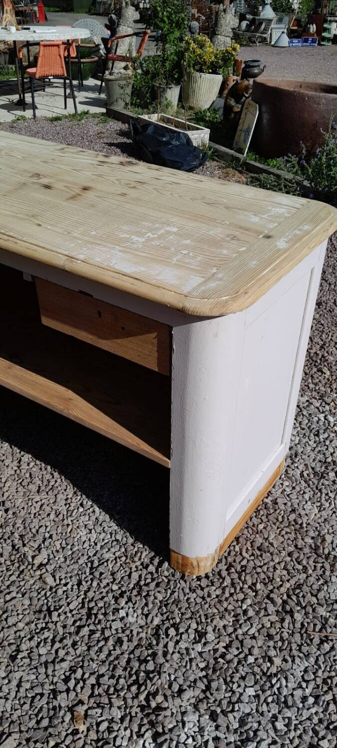 Comptoir en sapin peint en gris