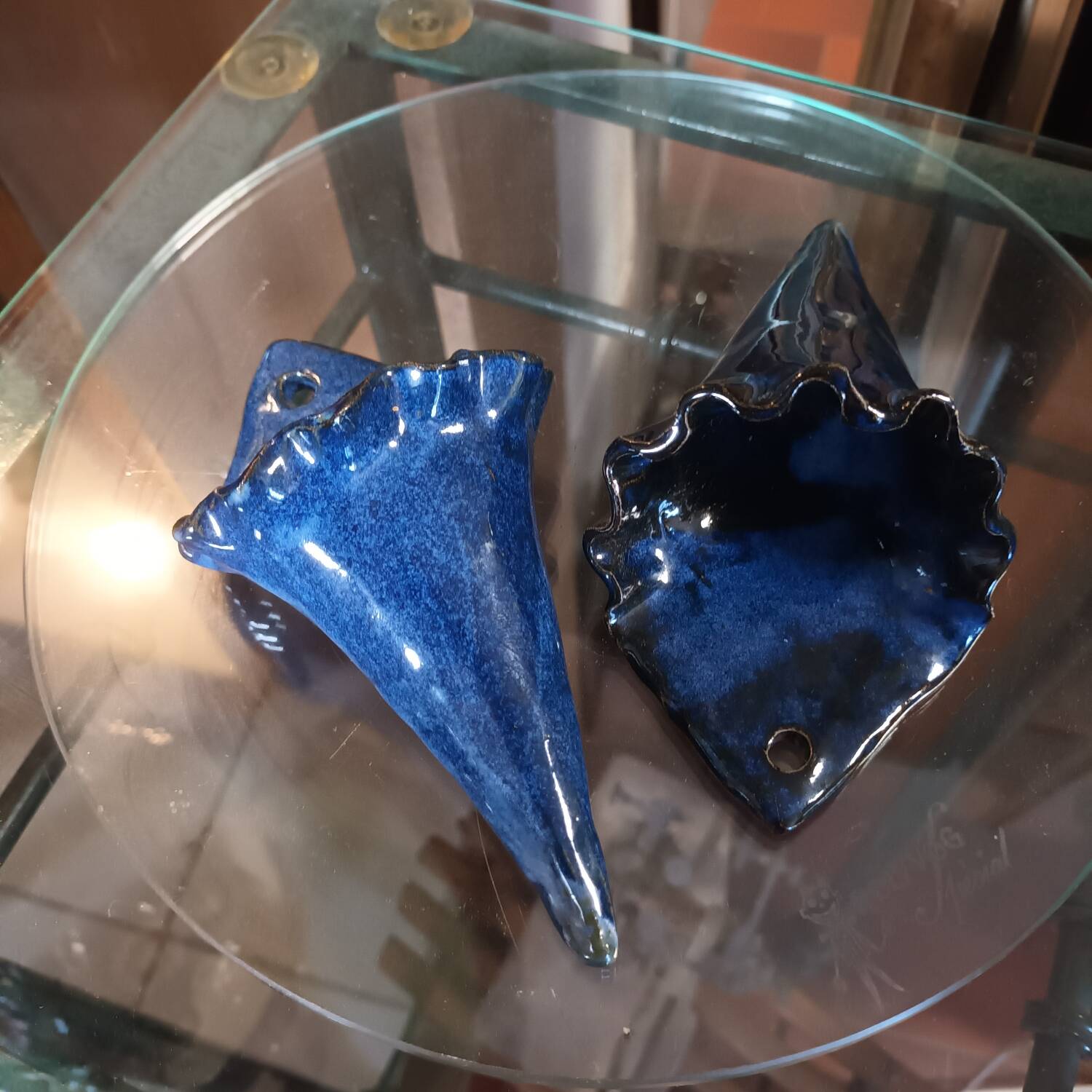 Bouquetiere pair blue cone