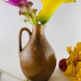 Vase en grès ancien forme aiguière marron signé Denbac
