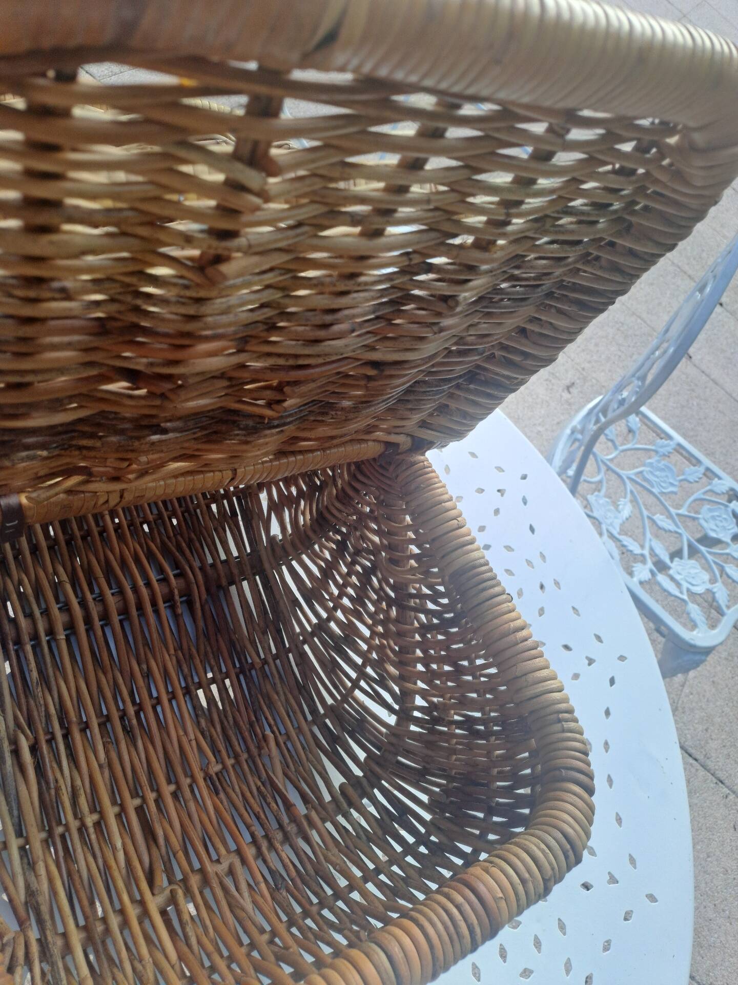 Wicker picnic basket