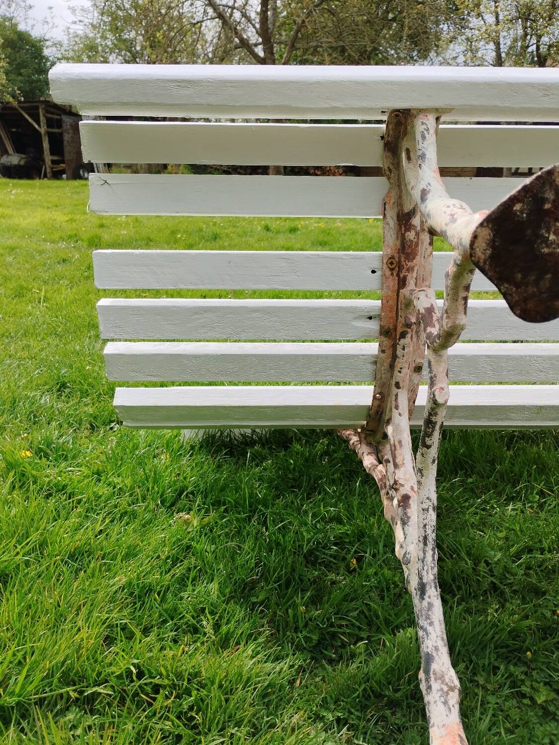 Banc de jardin avec pieds en fonte ancien