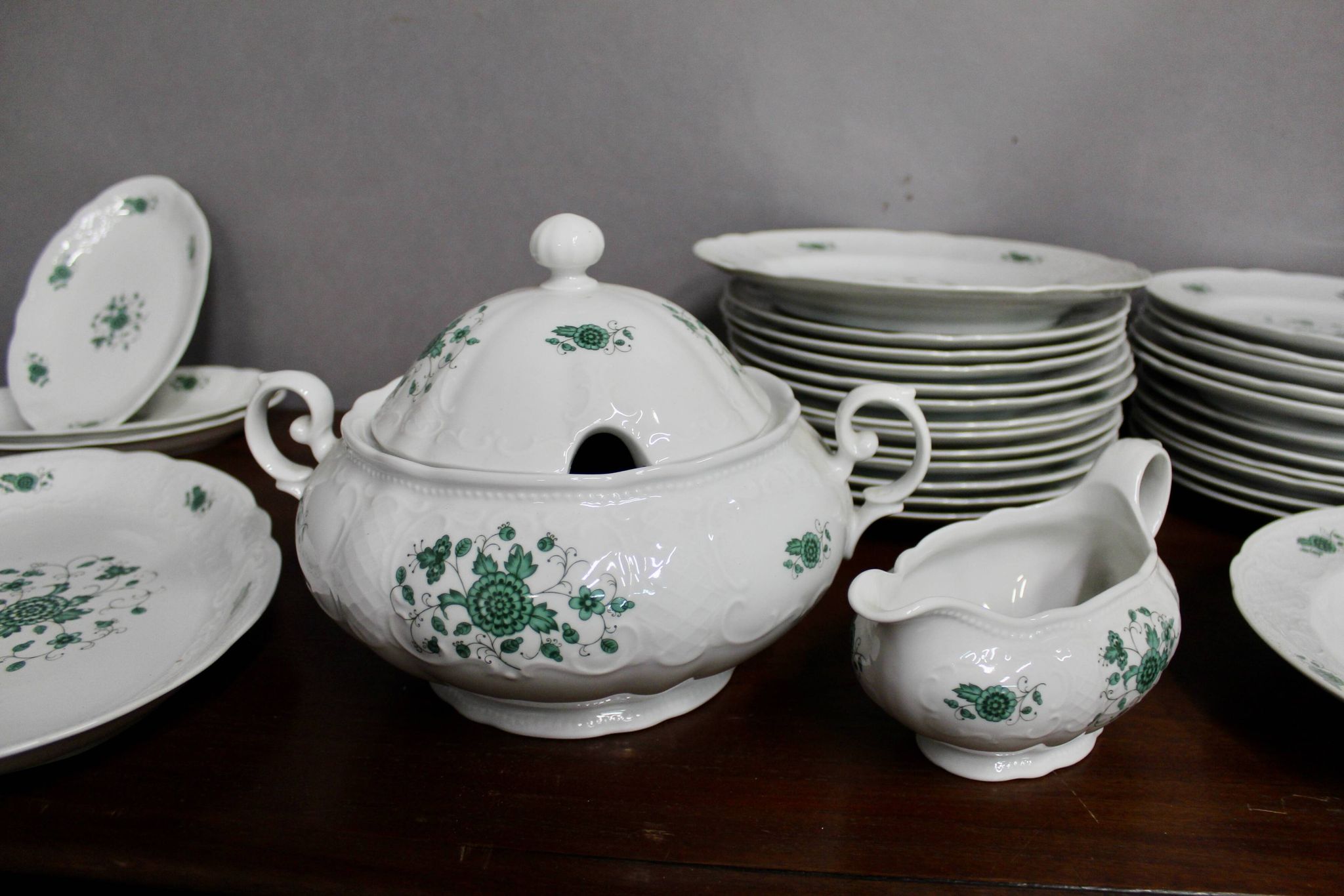 Seltmann Weiden Bavaria 31-Piece Porcelain Dinnerware Set