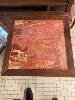 Table de bistrot carrée