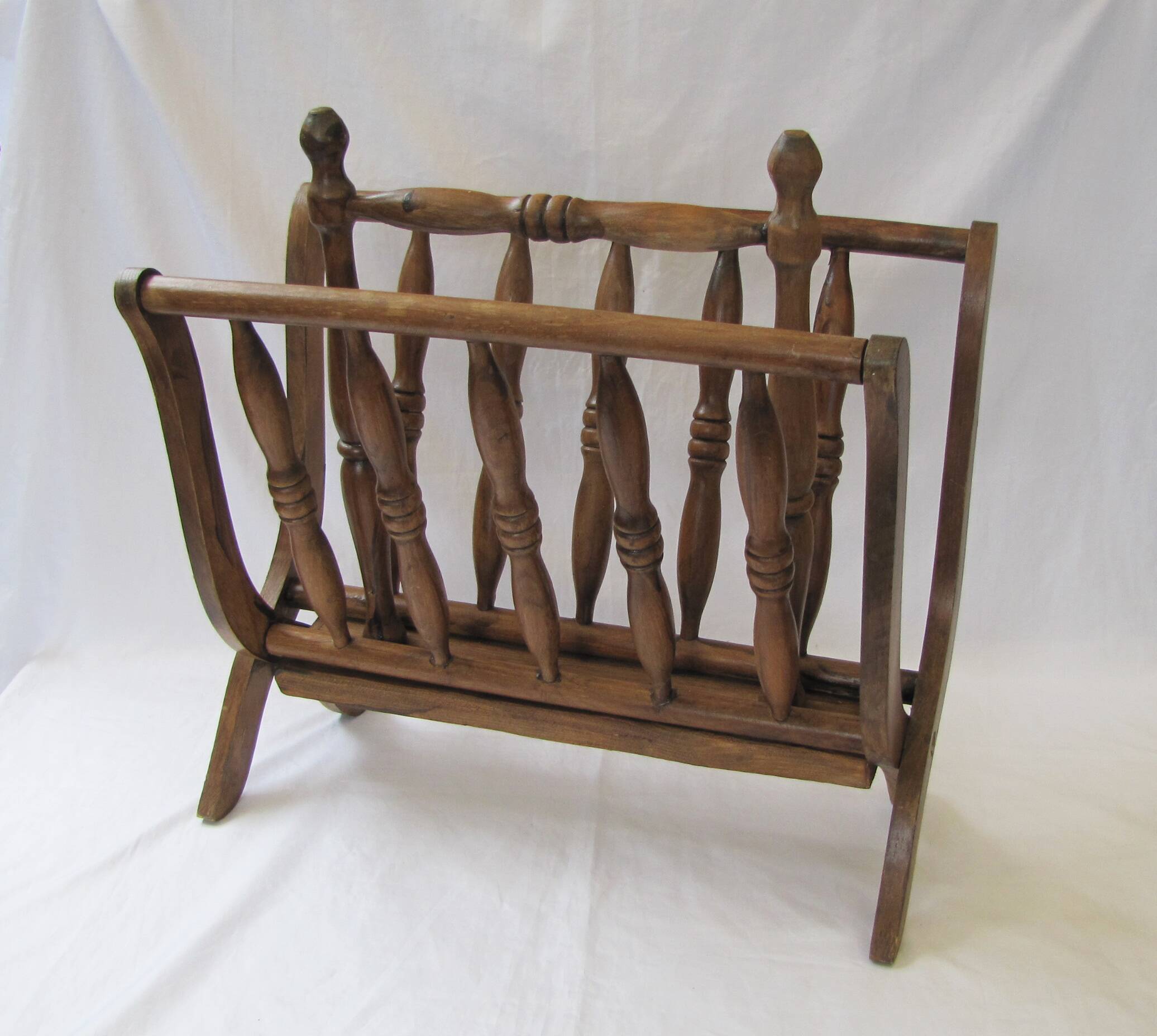 vintage wooden magazine rack n°2