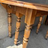 Antique round extendable table without extension