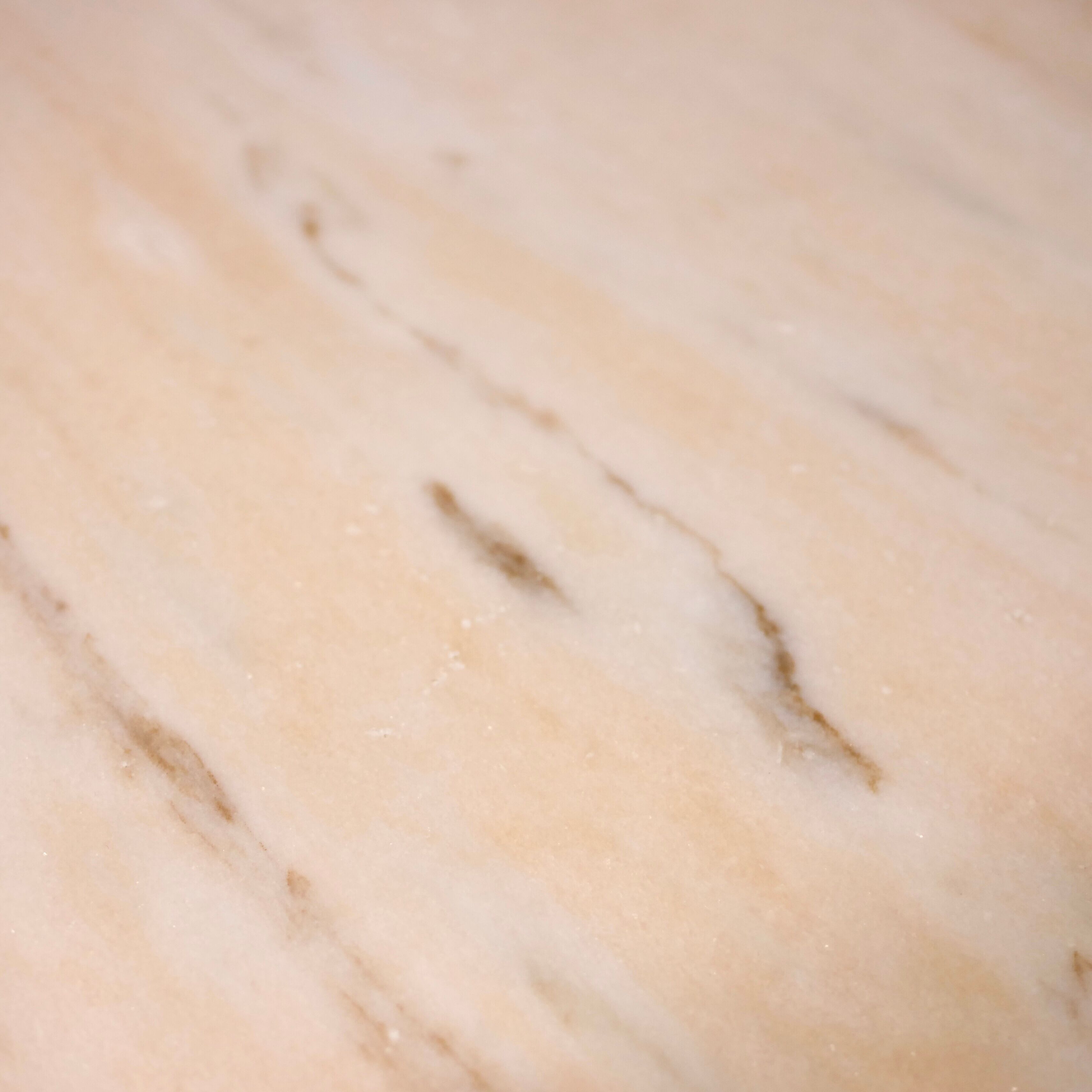 Table basse bois sculpté et marbre