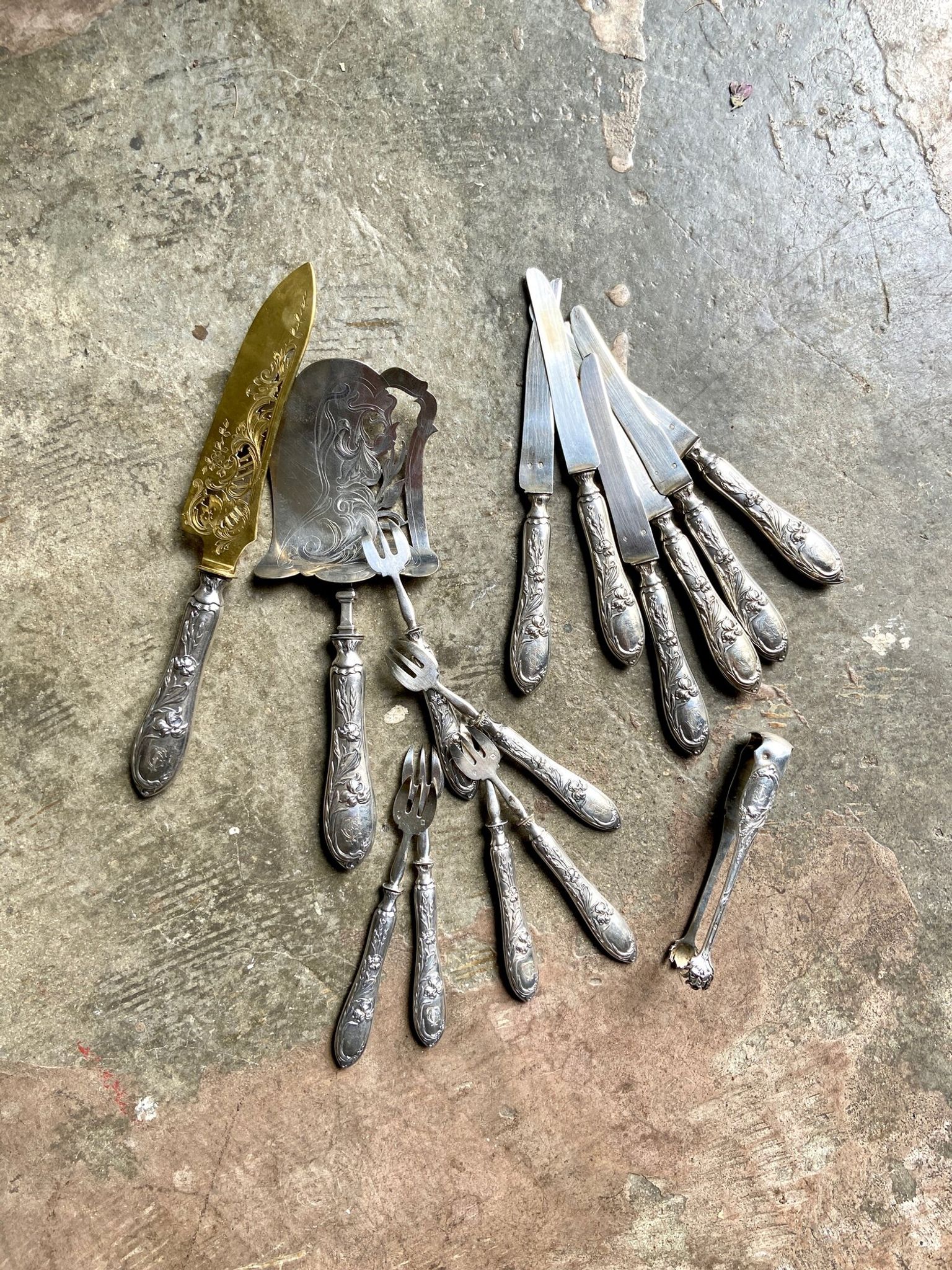 Silver TG monogrammed asparagus shovel by Félix Malique, late nineteenth century
