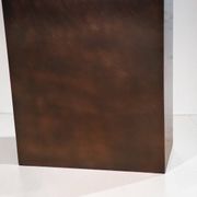 Console minimaliste en travertin et métal patiné — années 70