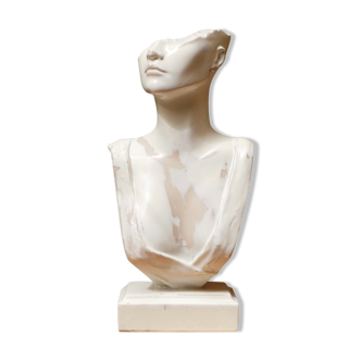 Buste de femme en résine