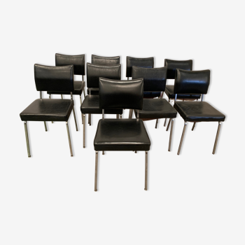 Suite de neuf chaises vintage en chrome et similicuir XX siècle