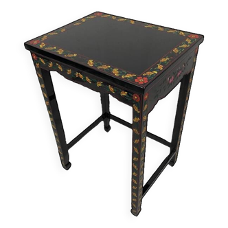 Flying table in black lacquered wood decorated with friezes of flowers and birds
