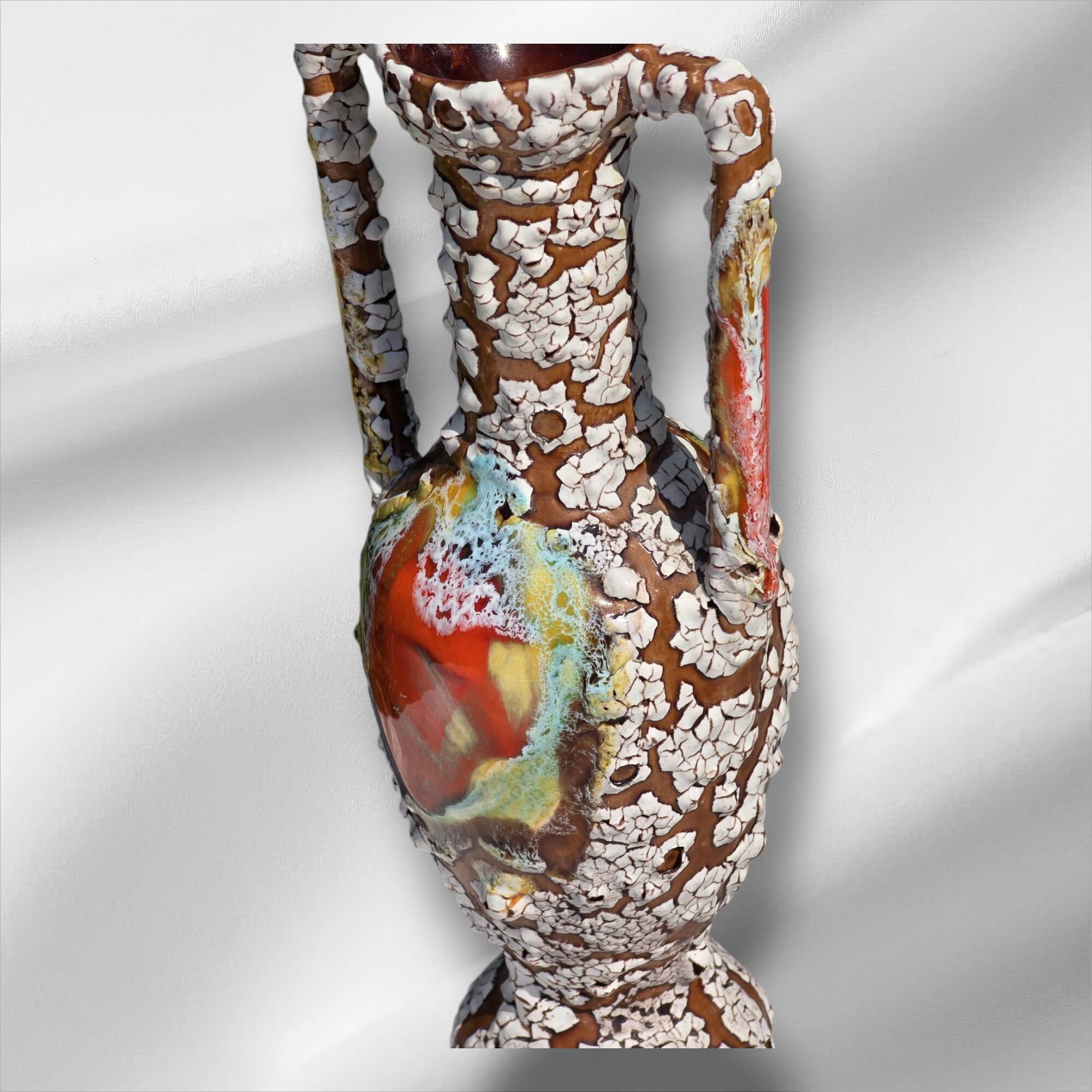 Vase amphore en écume de mer, France