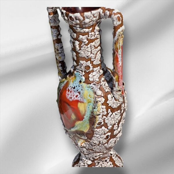 Vase amphore en écume de mer, France