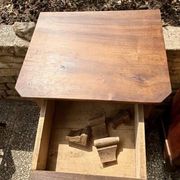 Petit chevet en bois massif