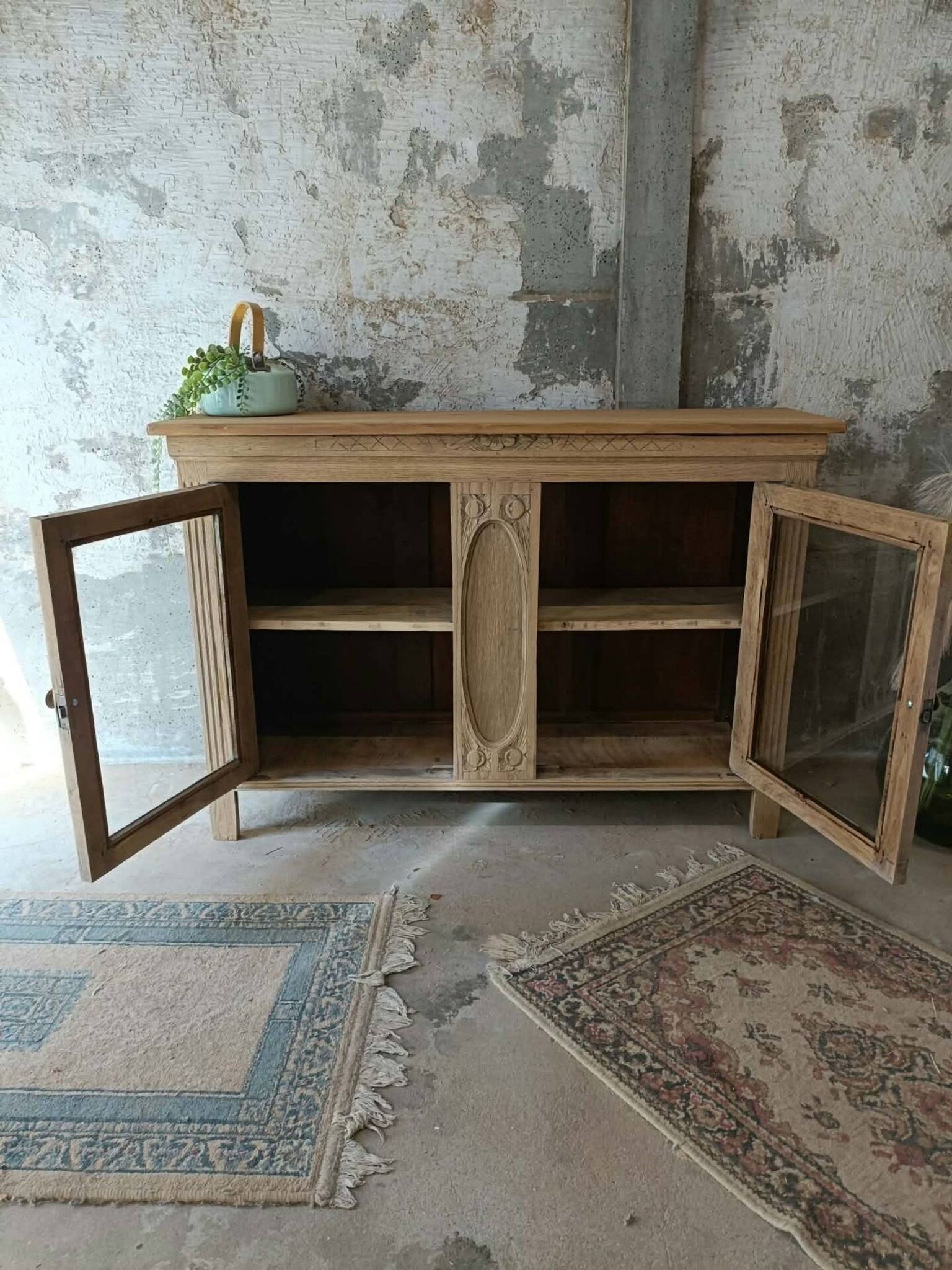 Display cabinet