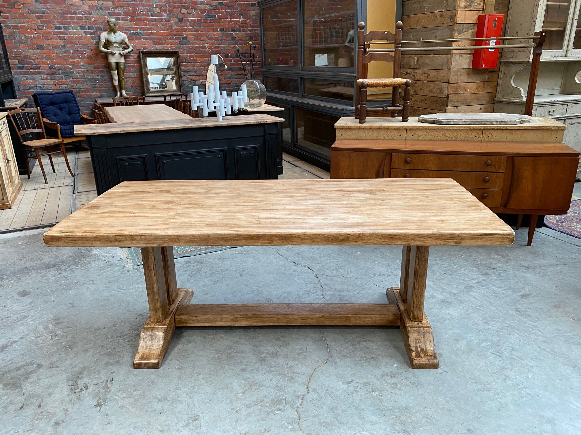 Farmhouse table and its 2 benches
