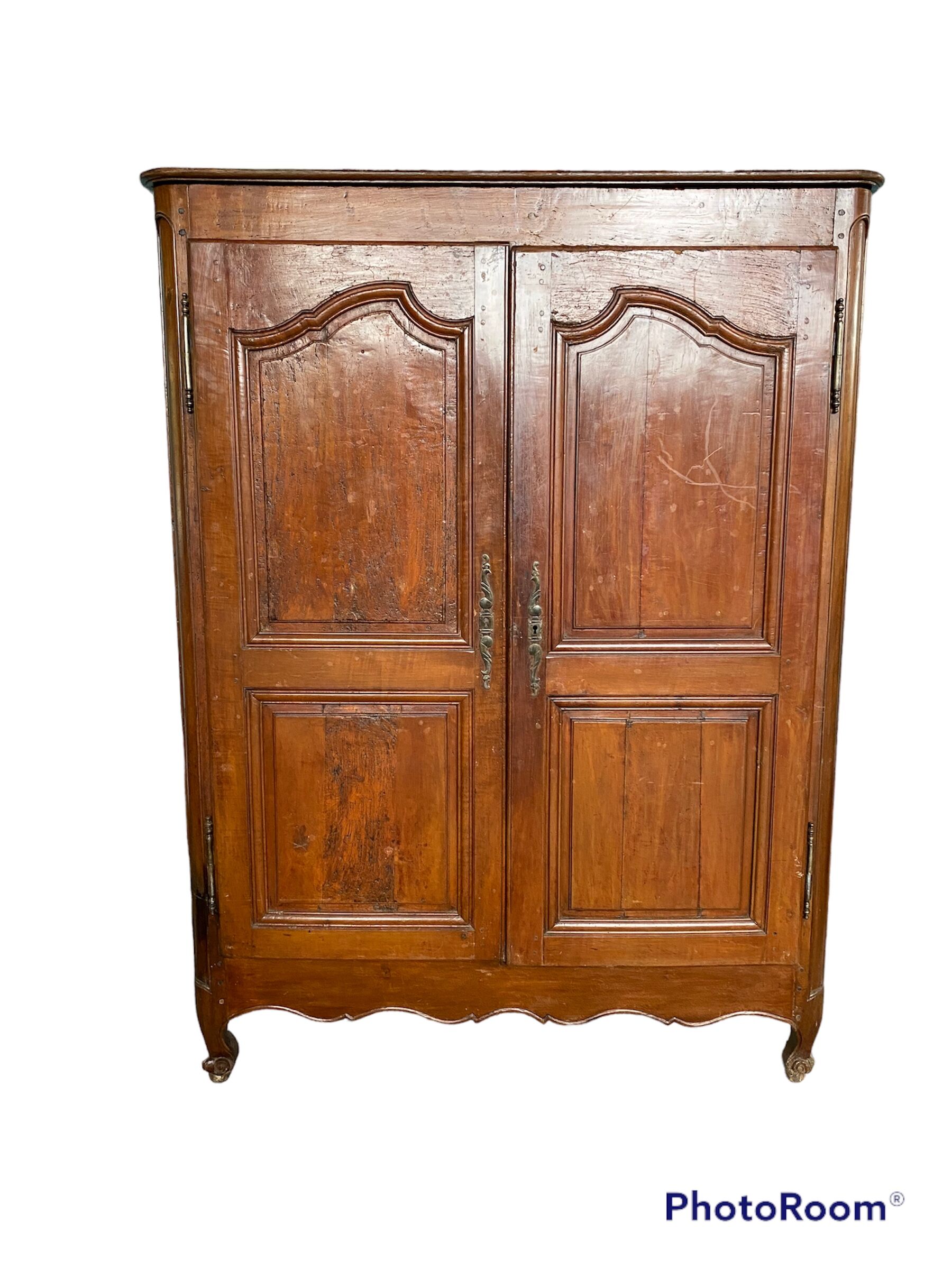 Basset cabinet