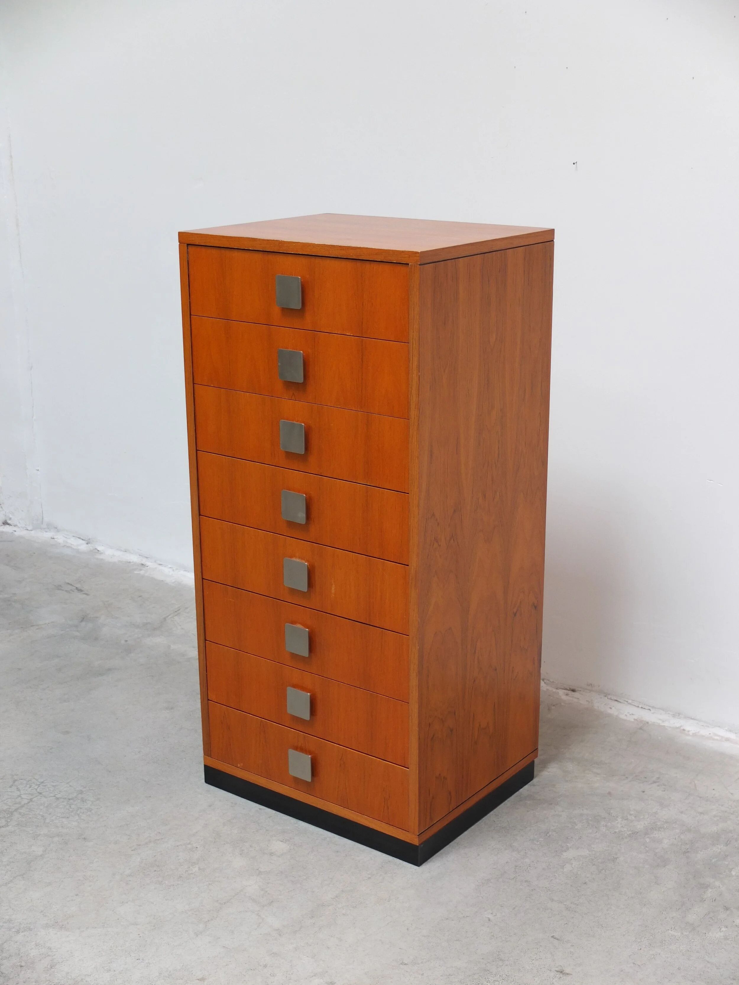 Commode haute par Alfred Hendrickx pour Belform, années 1960.