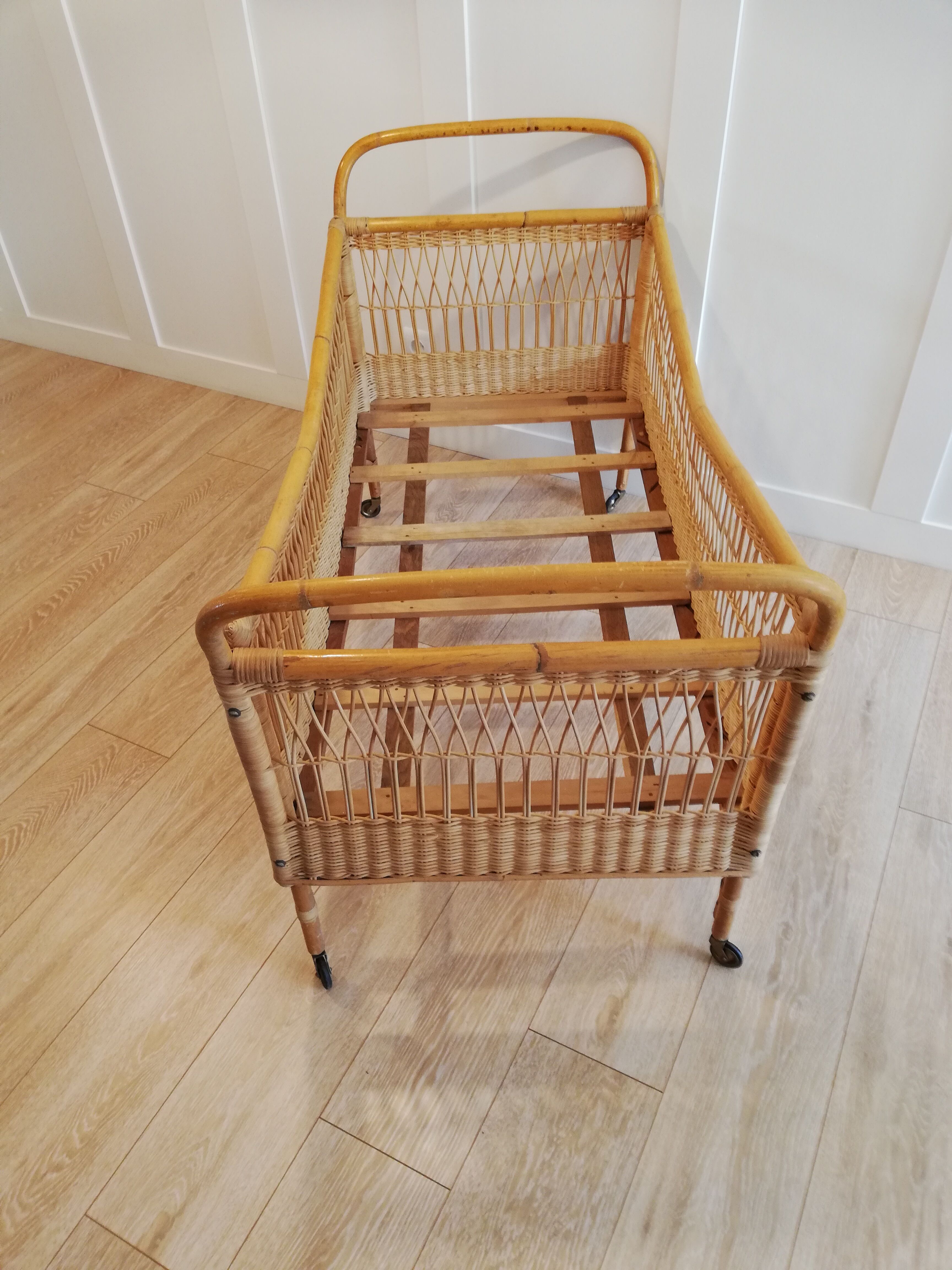 Vintage rattan baby bed