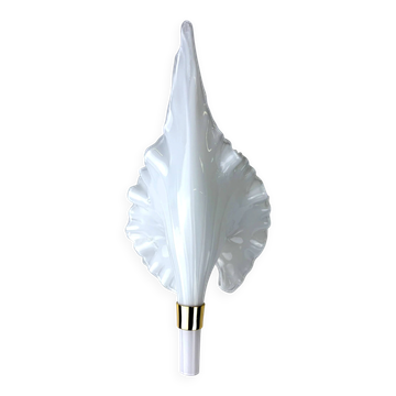"Calla Lily" leaf-shaped wall sconce, Murano glass & gilt brass, Italy, circa 1970s