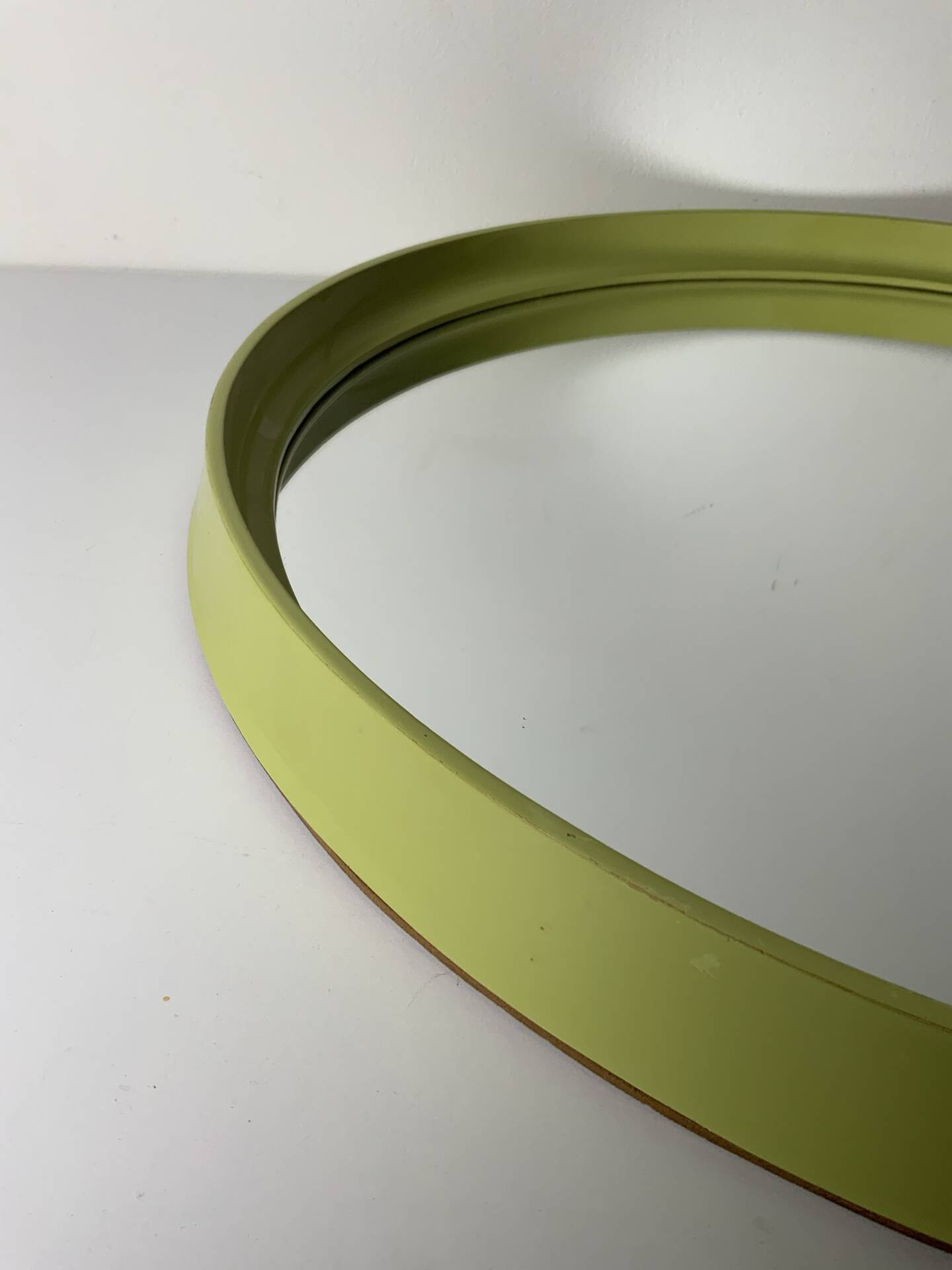 Round mirror