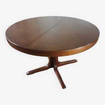 Baumann round extendable dining table