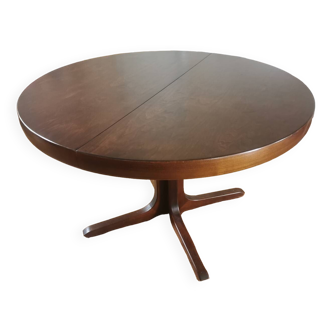 Baumann round extendable dining table