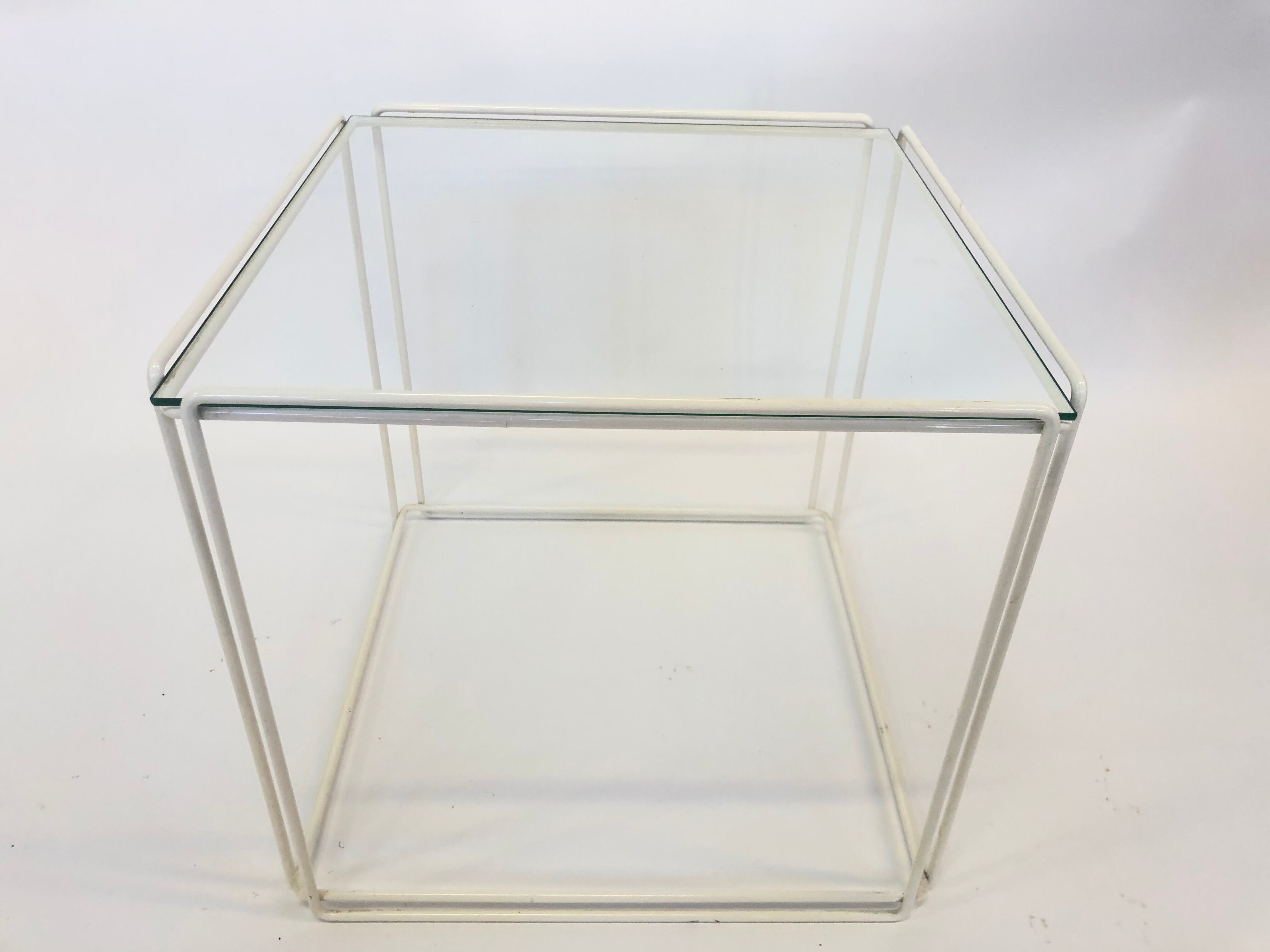 Tables design Max Sauze éditées par Isocèle
