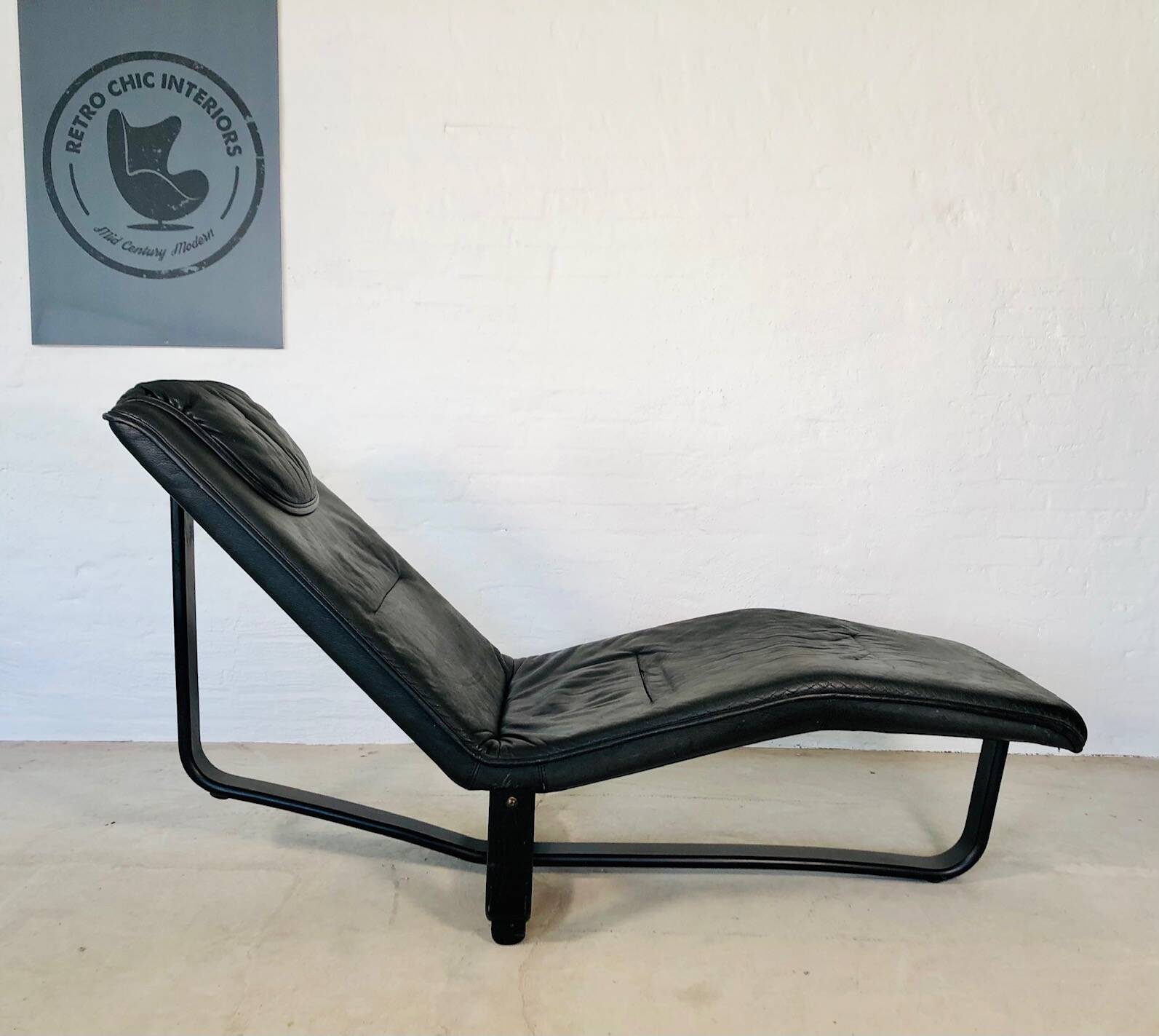 VINTAGE MID-CENTURY BLACK LEATHER CHAISE LOUNGE BY INGMAR RELLING