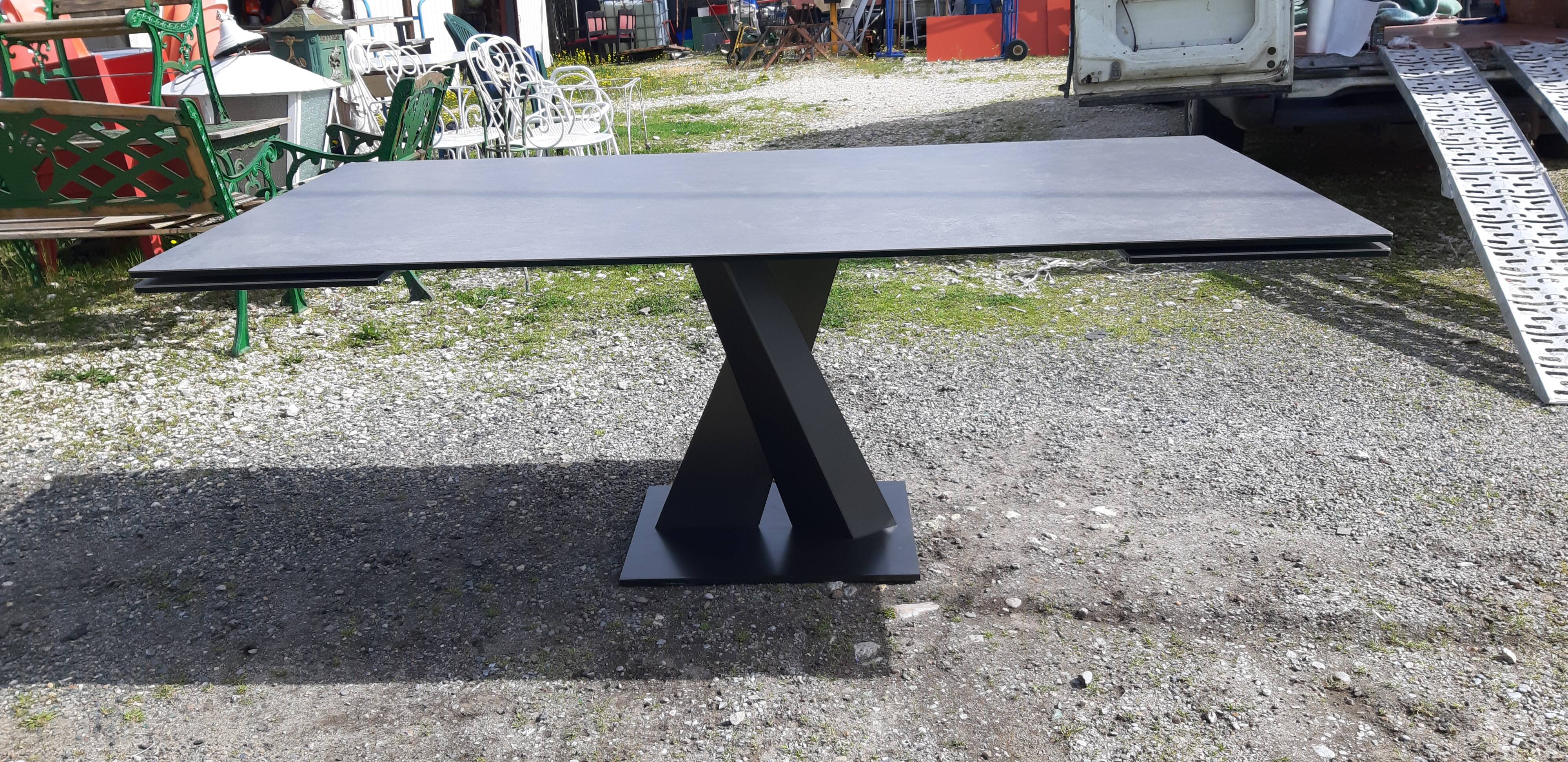 Table roche bobois axel model by Hatano Hyoshiaru
