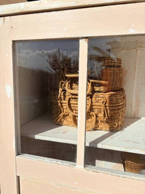 Petite armoire vitrée « Pâquerette »