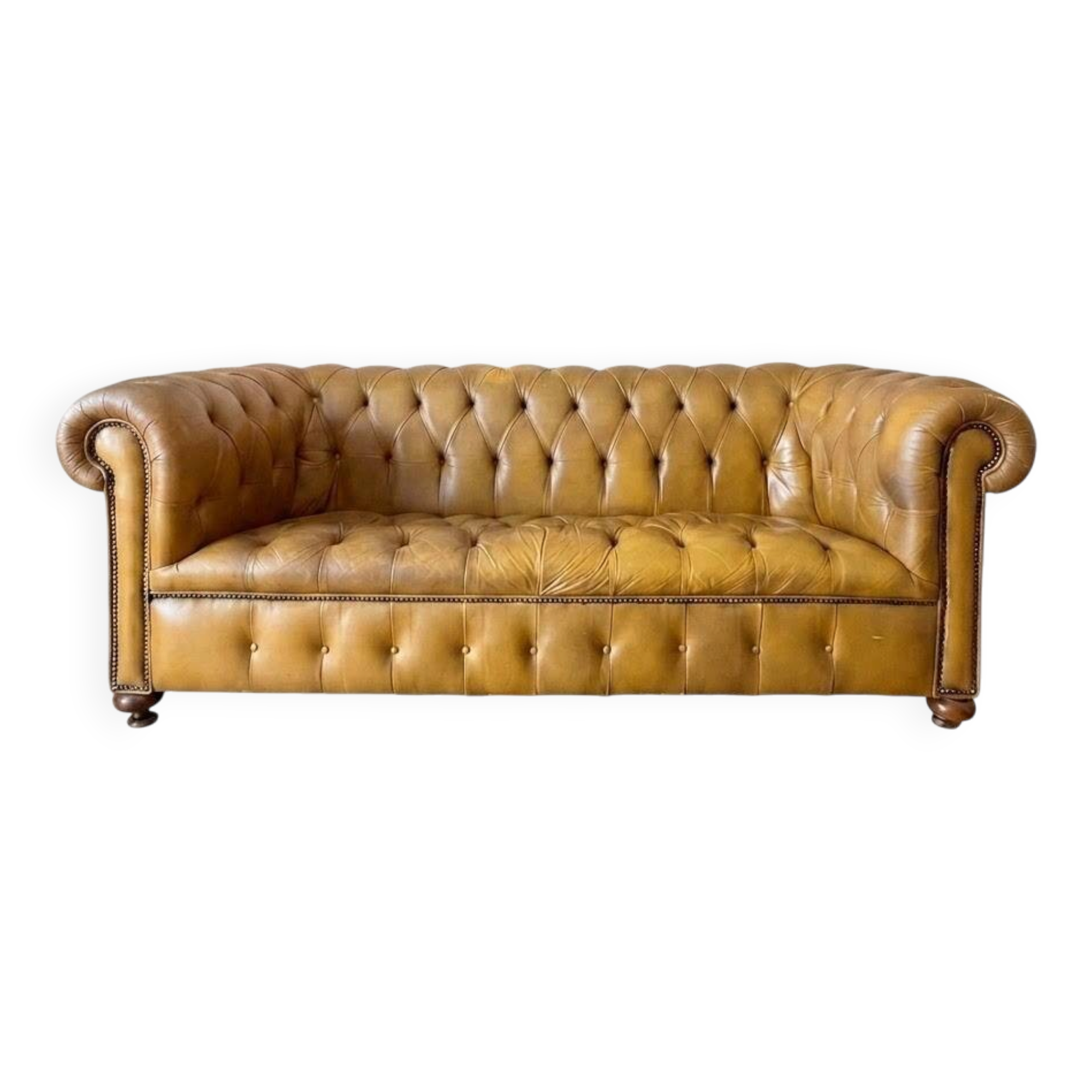 Chesterfield vintage leather - a statement piece