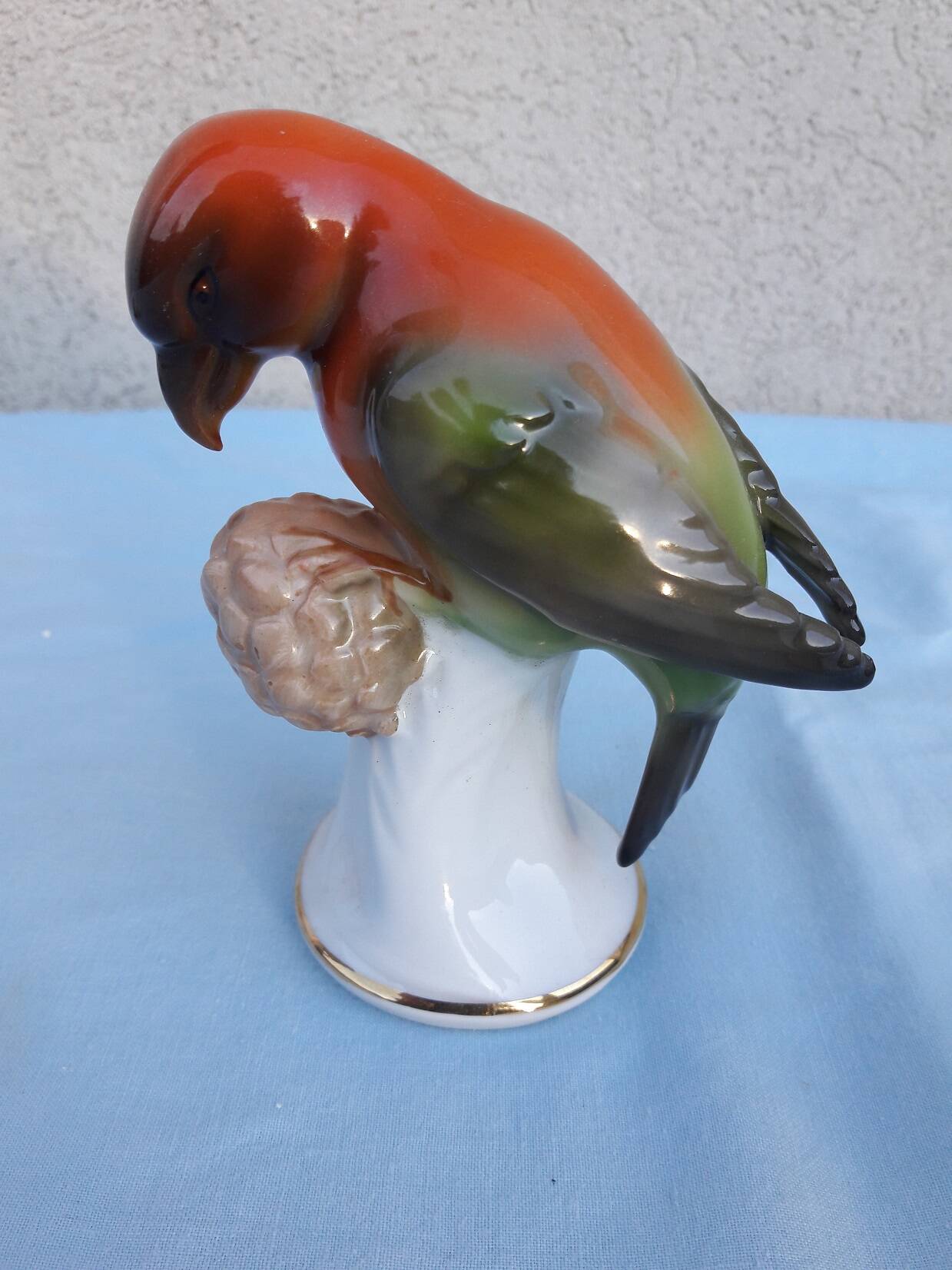 Porcelain bird