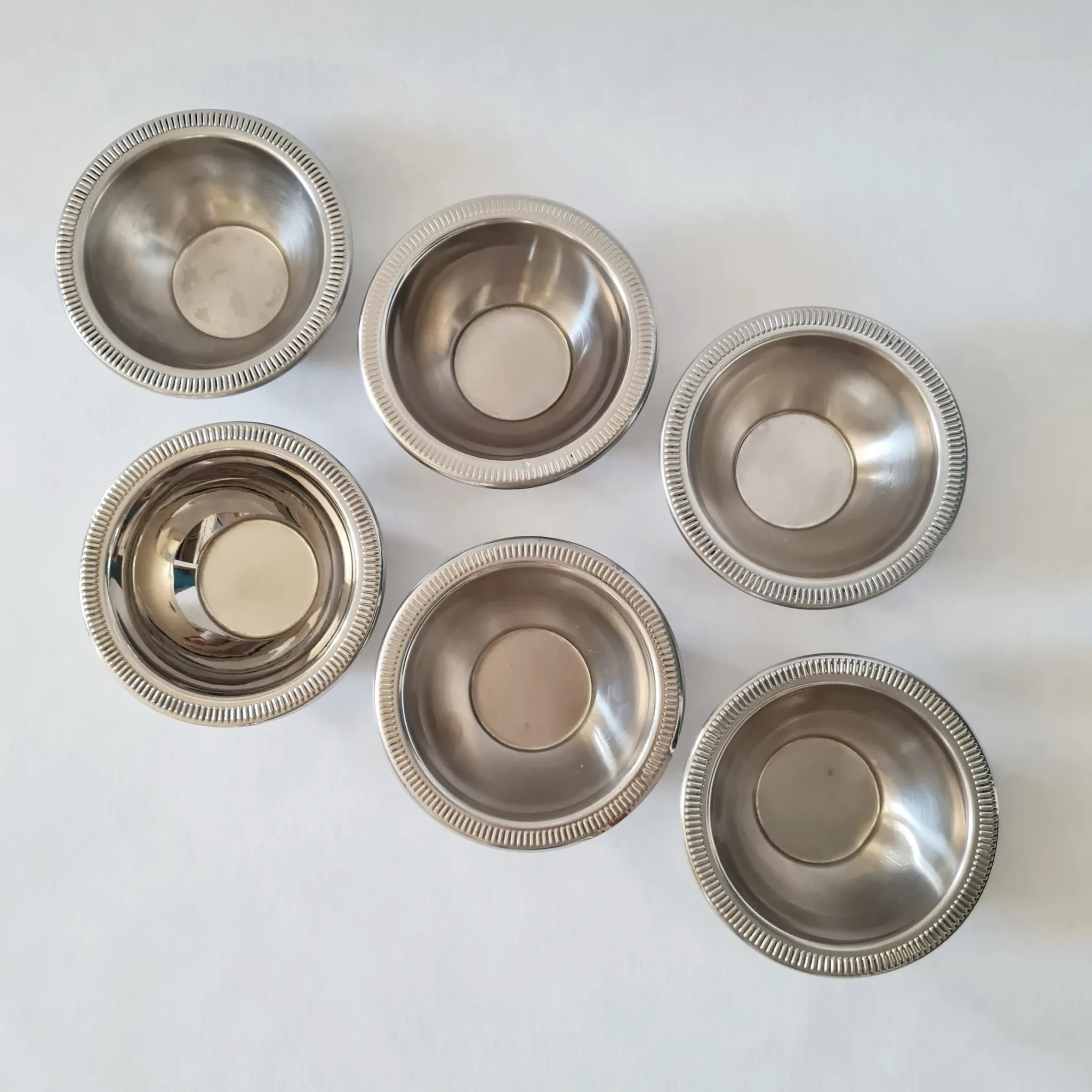 Set of 6 small vintage stainless steel bowls Set of 6 small bowls
