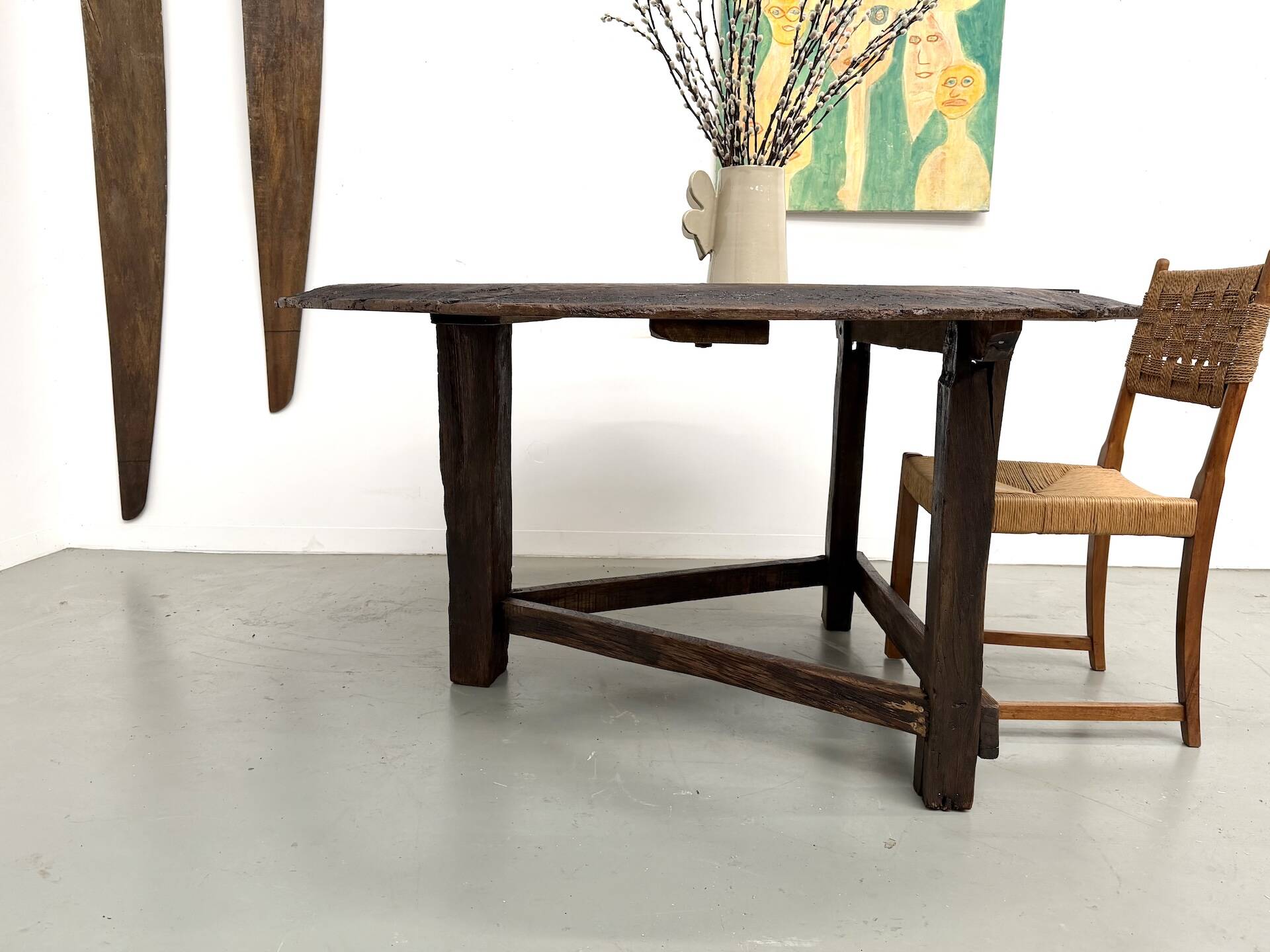 Round table in popular oak, circa 1880.