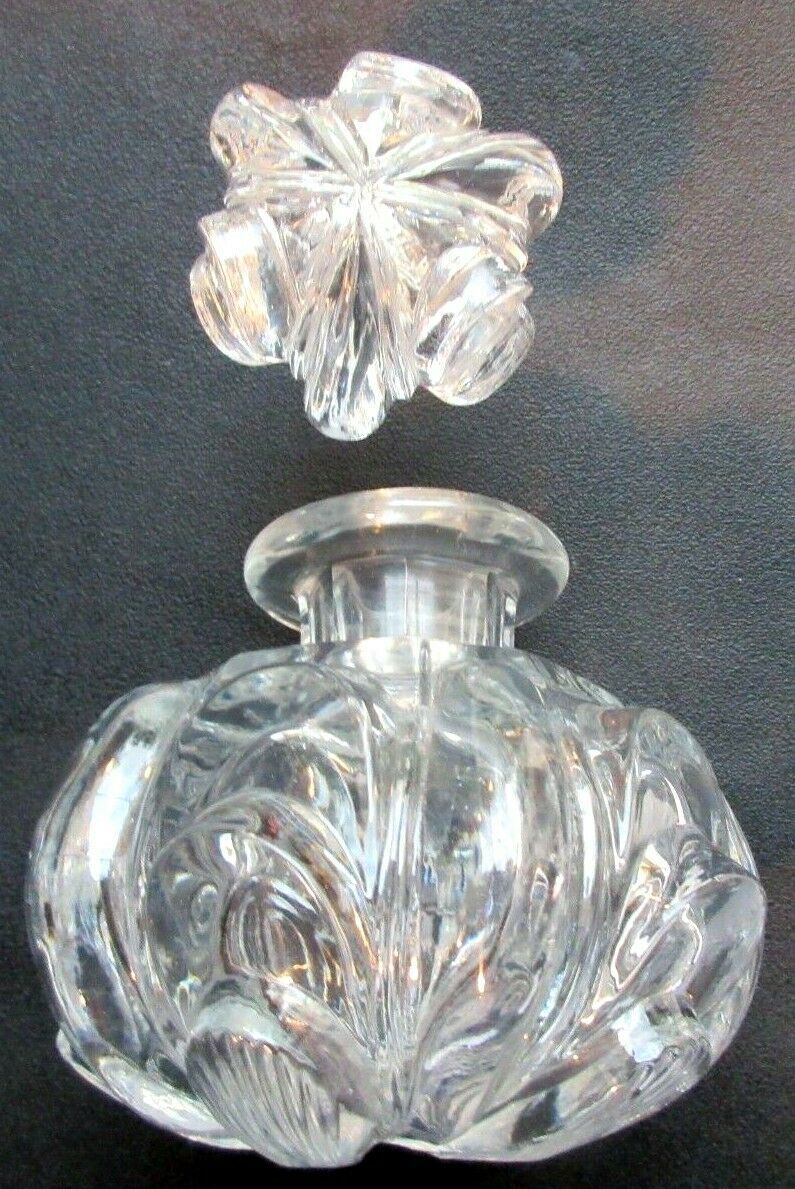 Flacon de parfum cristal Baccara ananas en forme de boule sculptée
